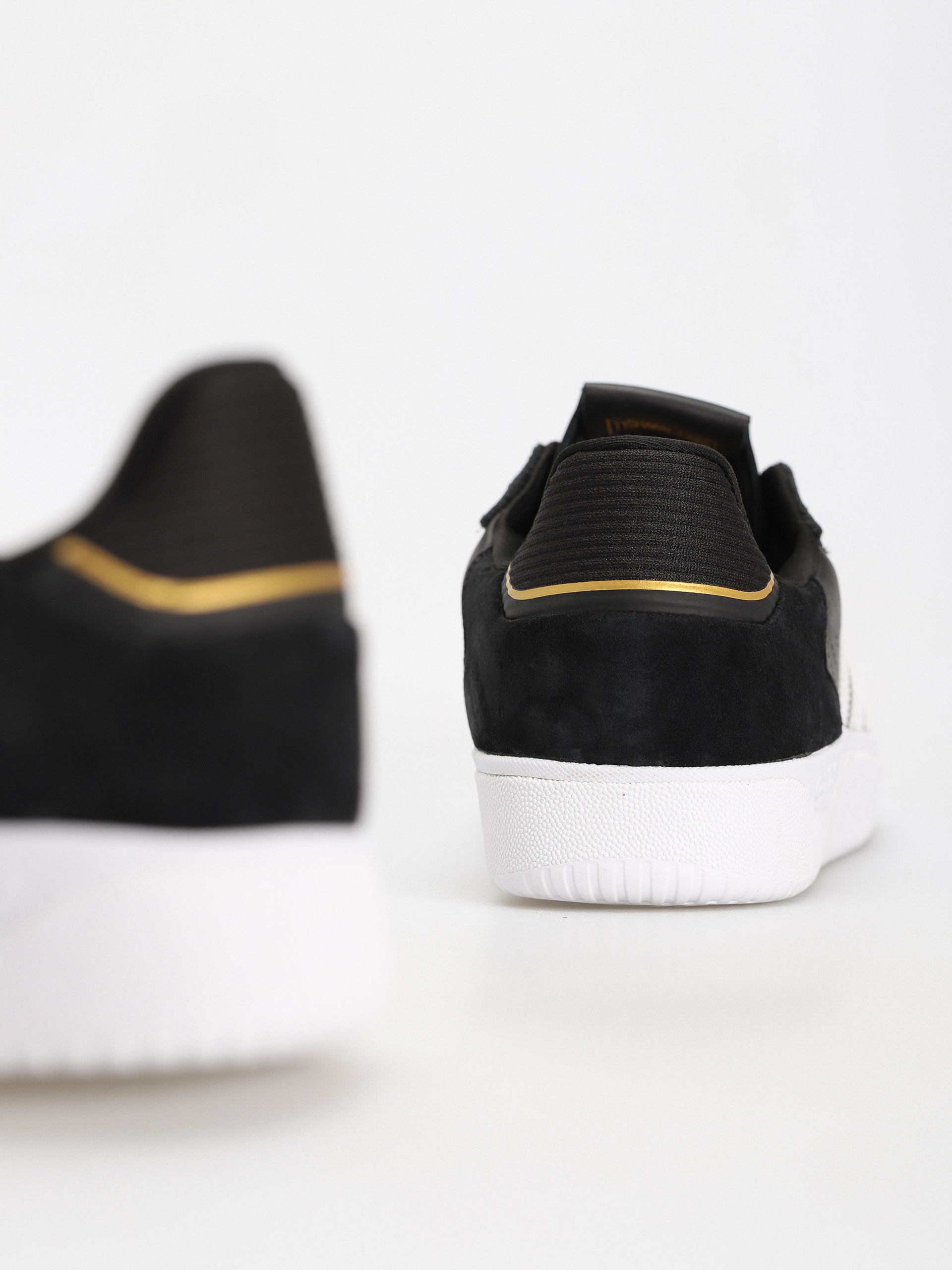 adidas Tyshawn Low Cipők (cblack/ftwwht/goldmt)