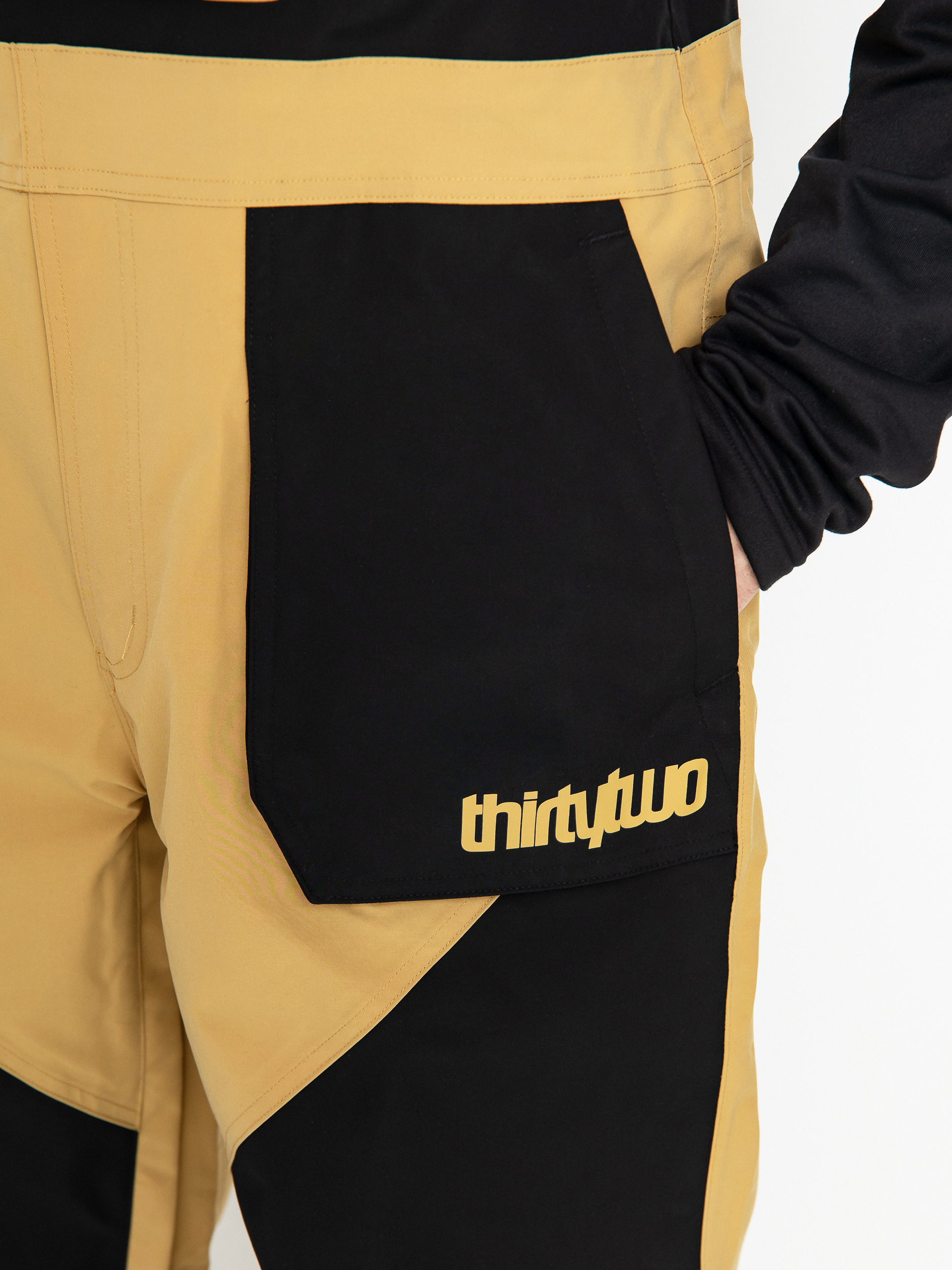 Férfi ThirtyTwo Basement Bib Snowboard nadrág (black/tan)