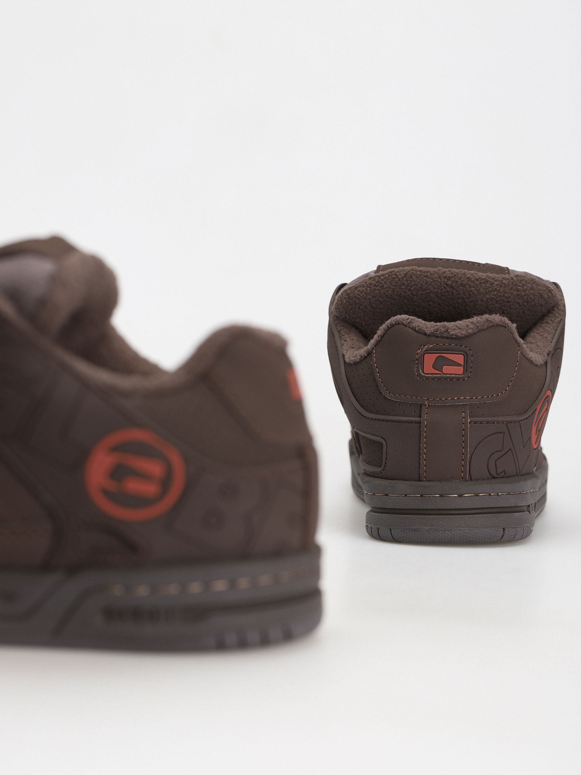 Globe Tilt Cipők (dark oak/bronze)