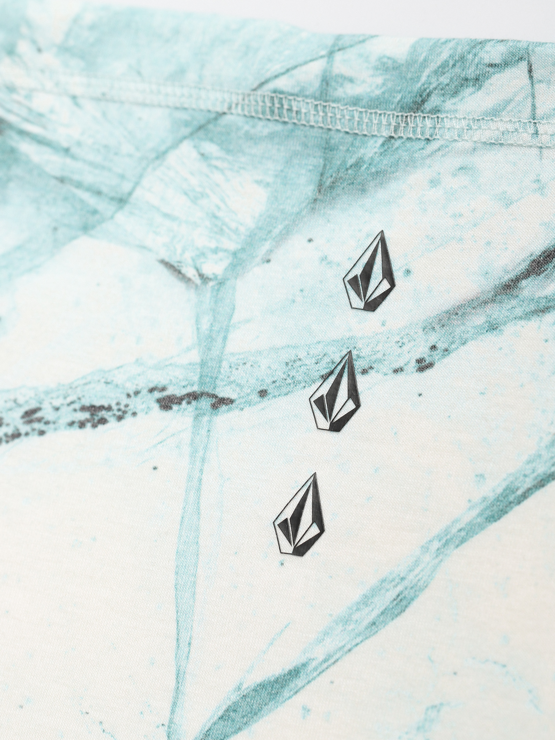 Volcom Face Tech Multi Tube Kendő Wmn (white ice)