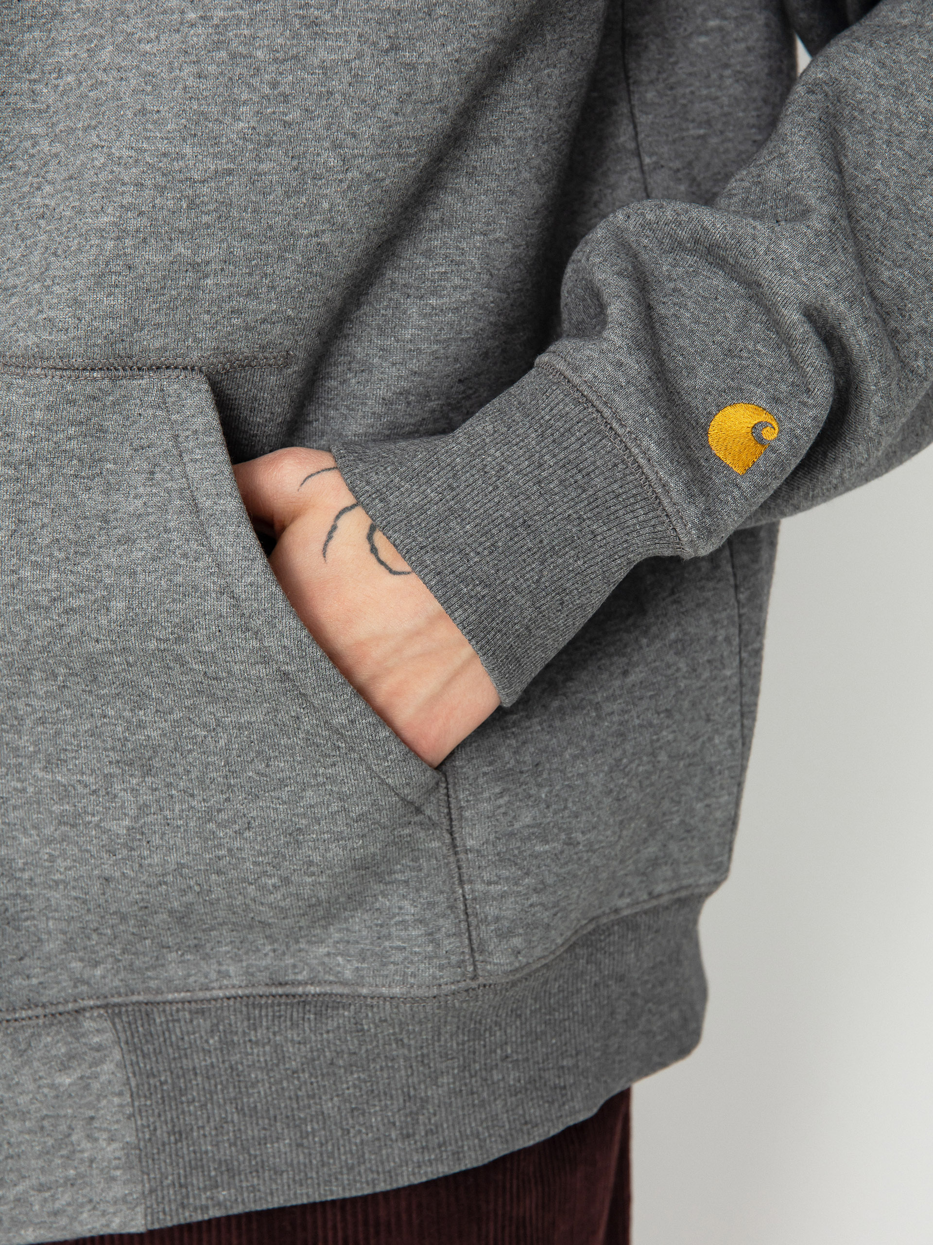 Carhartt WIP Chase ZHD Kapucnis pulóver (dark grey heather/gold)