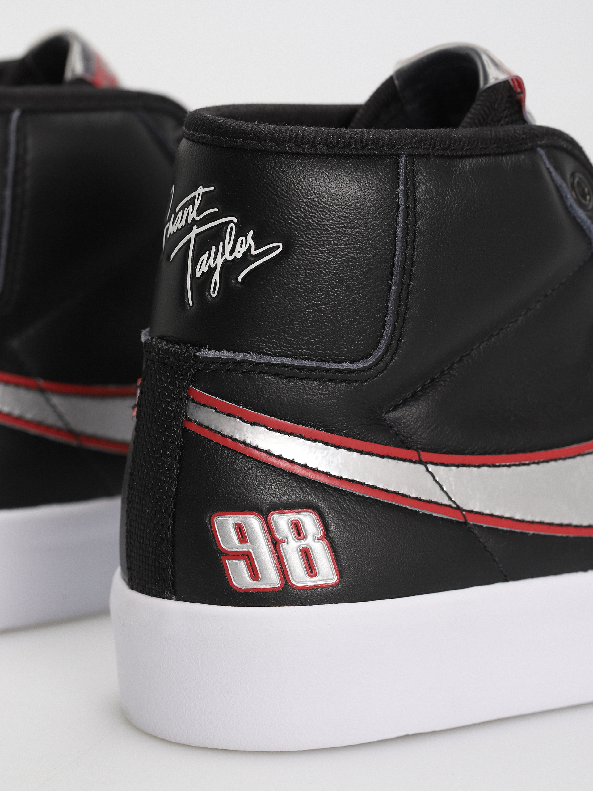 Nike SB Zoom Blazer Mid Pro GT Cipők (black/metallic silver university red)