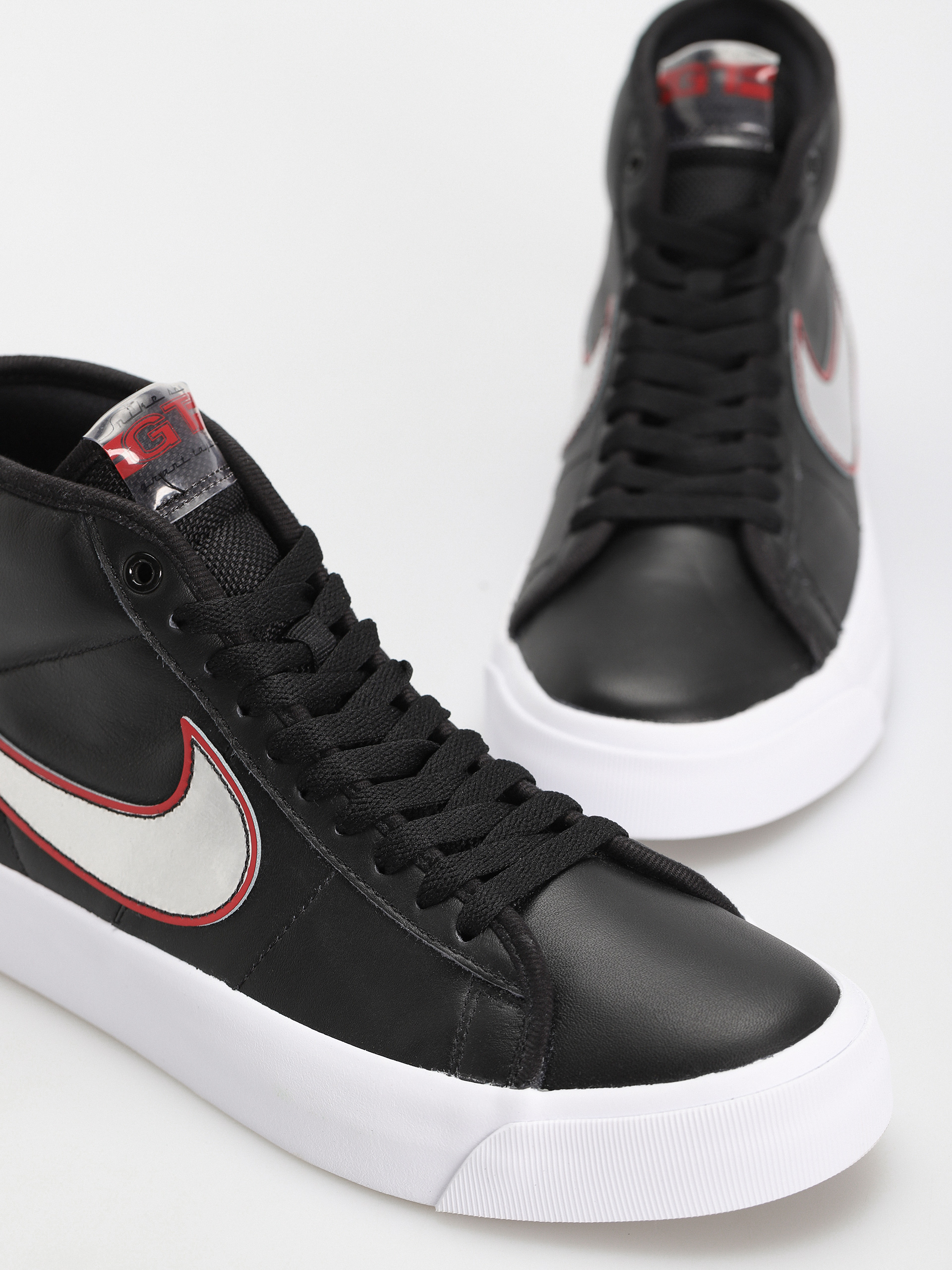 Nike SB Zoom Blazer Mid Pro GT Cipők (black/metallic silver university red)