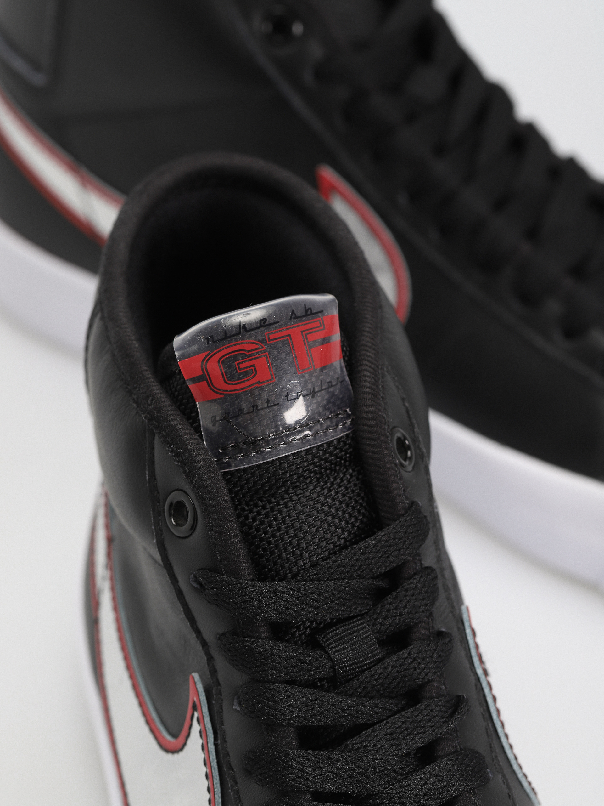 Nike SB Zoom Blazer Mid Pro GT Cipők (black/metallic silver university red)