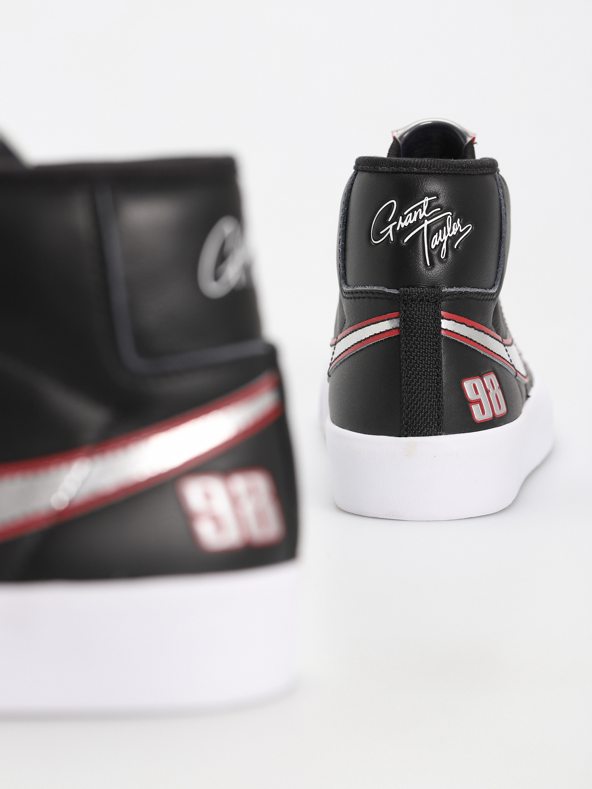 Nike SB Zoom Blazer Mid Pro GT Cipők (black/metallic silver university red)