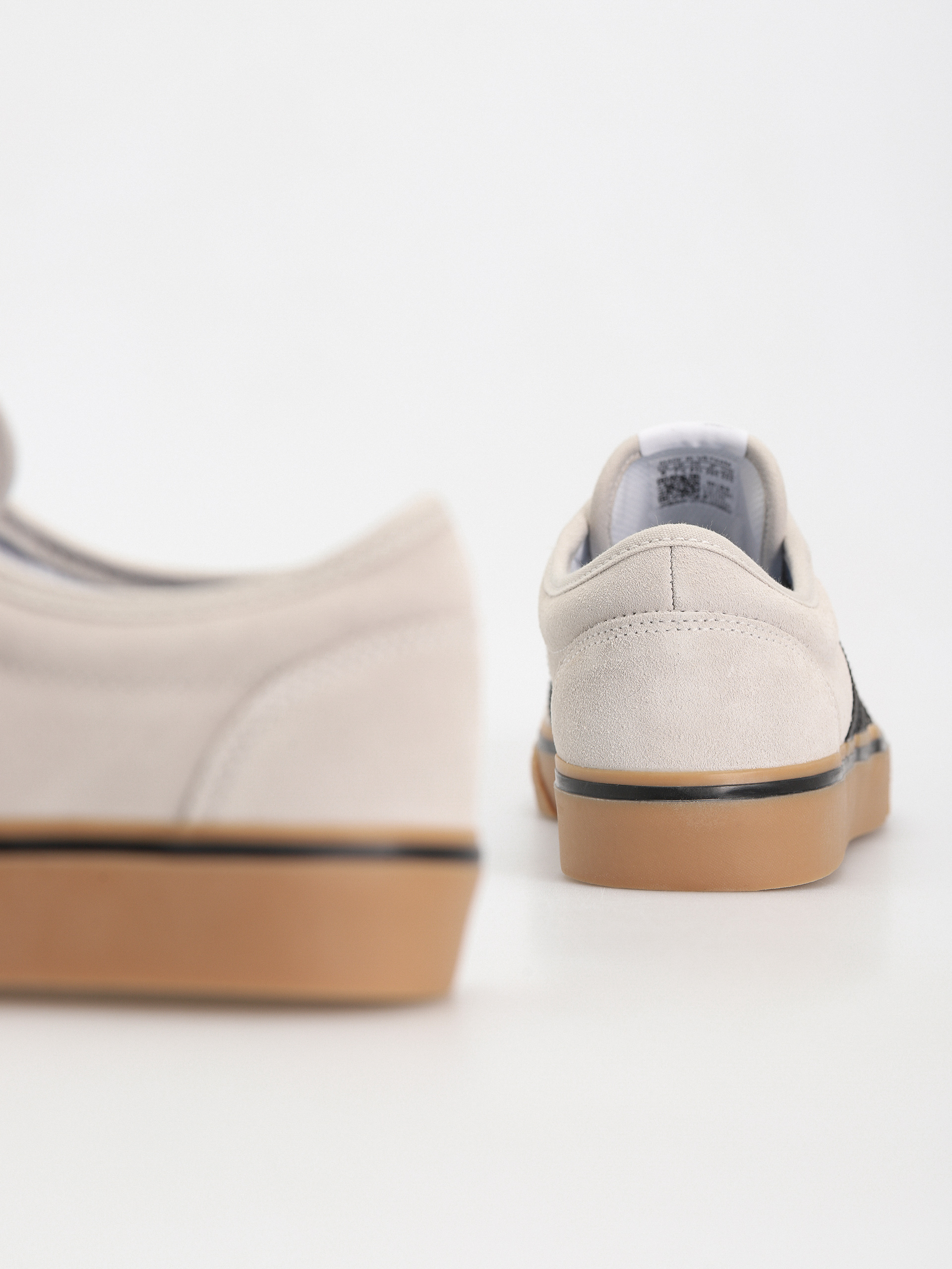 adidas Adi Ease Cipők (crywht/cblack/gum4)