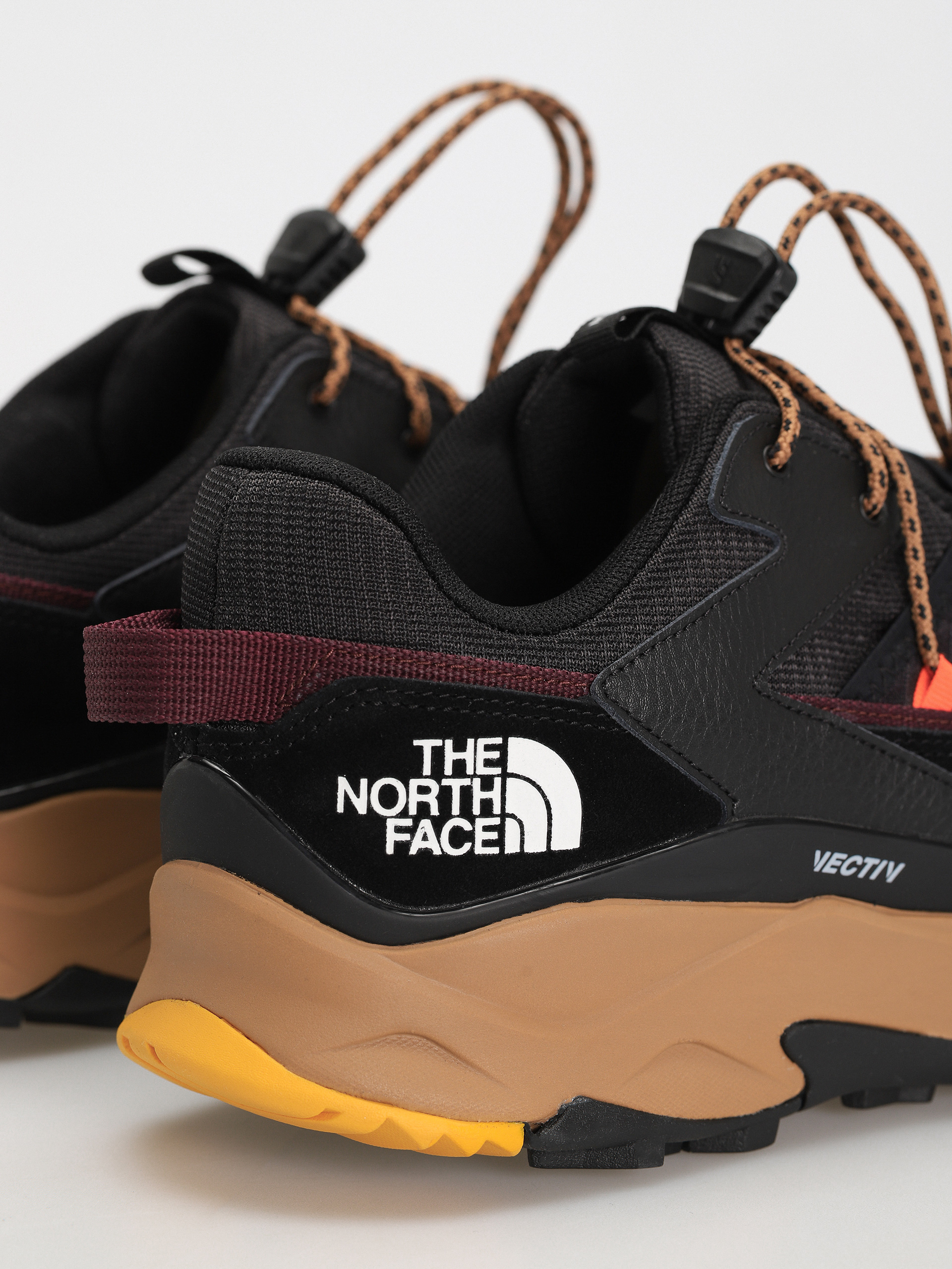 The North Face Vectiv Taraval Tech Cipők (tnf black/boysenberry)