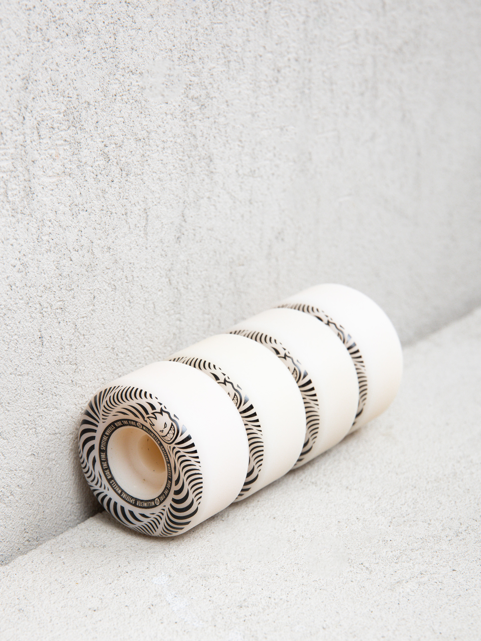 Spitfire Classic Flash Point Conical Full Gördeszka kerék (white/black)