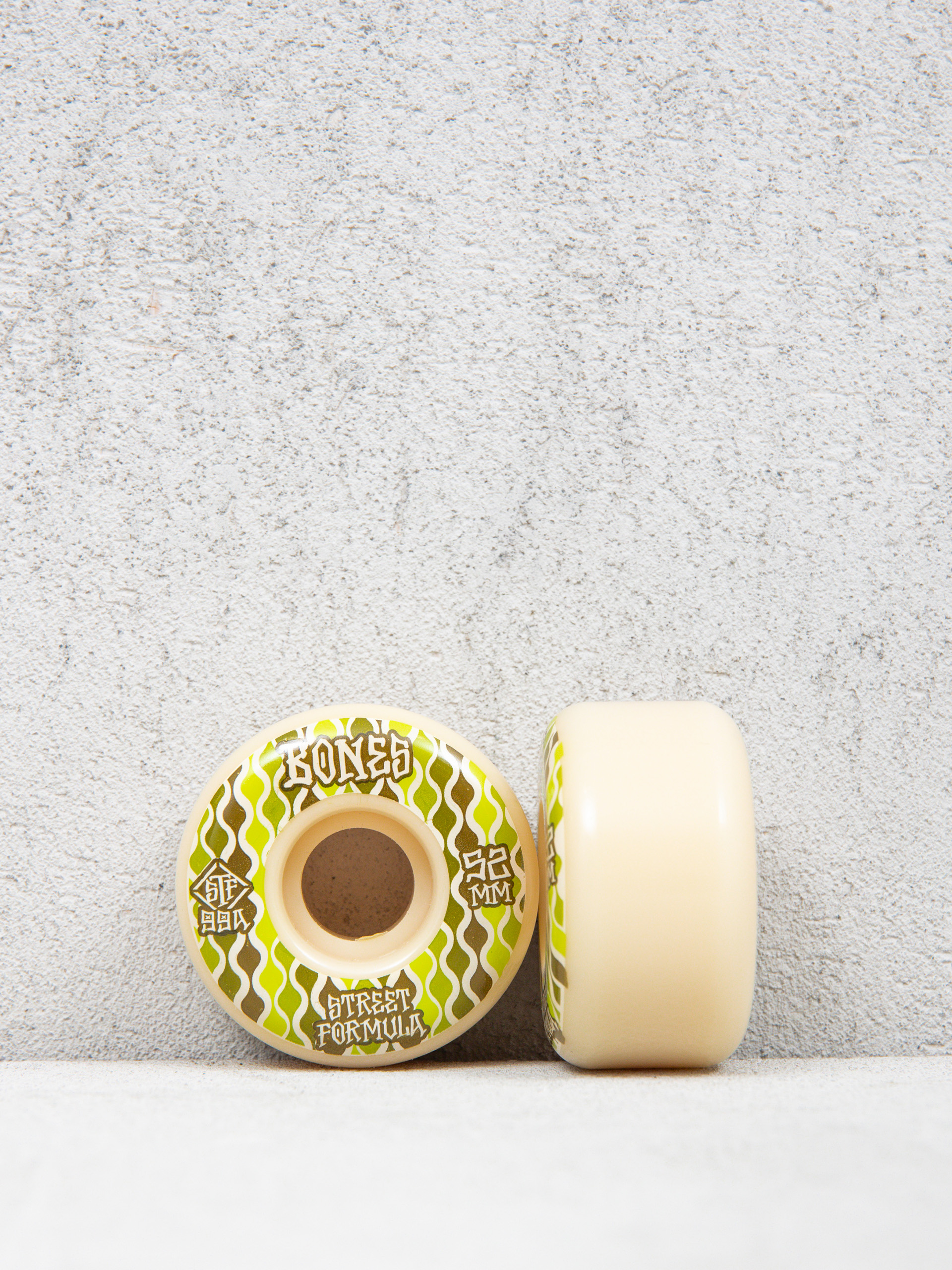Bones Retros STF V2 Locks 99A Gördeszka kerék (white/green)