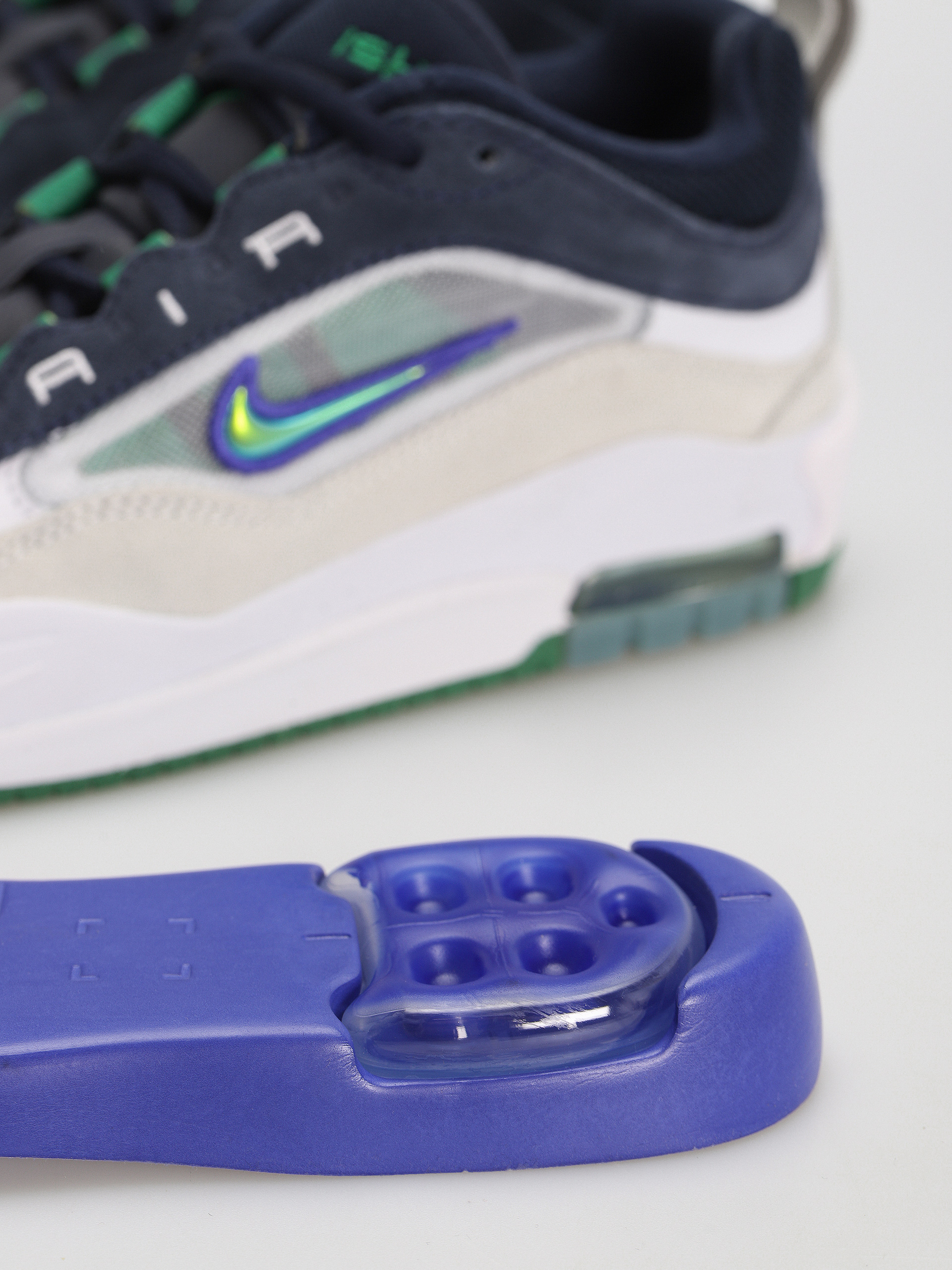 Nike SB Ishod 2 Cipők (white/persian violet obsidian pine green)