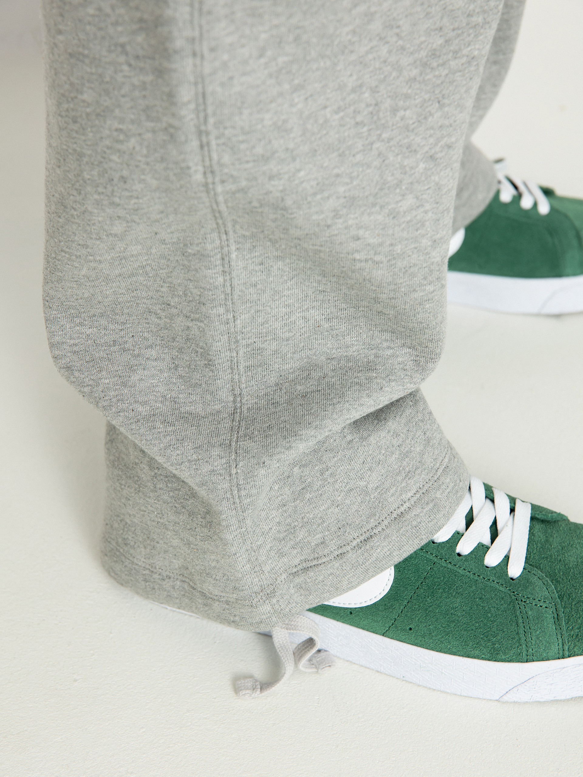 Nike SB Swoosh Kisnadrág (dk grey heather/white)