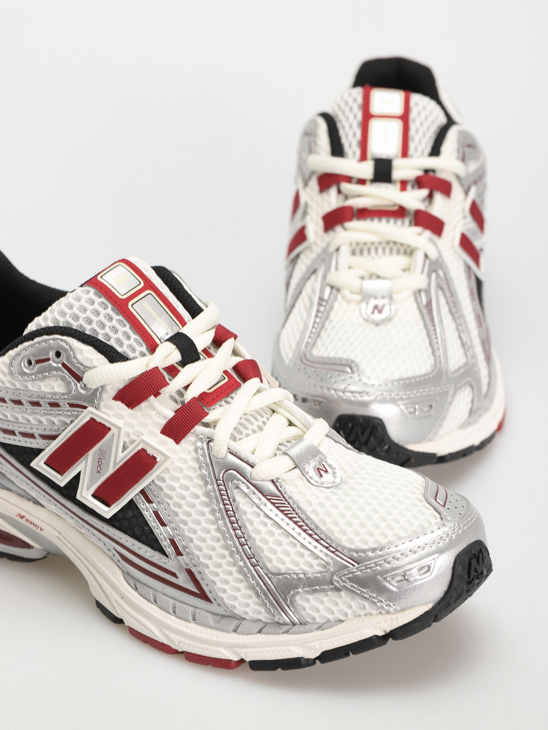 New Balance 1906 Cipők (silver classic crimson)