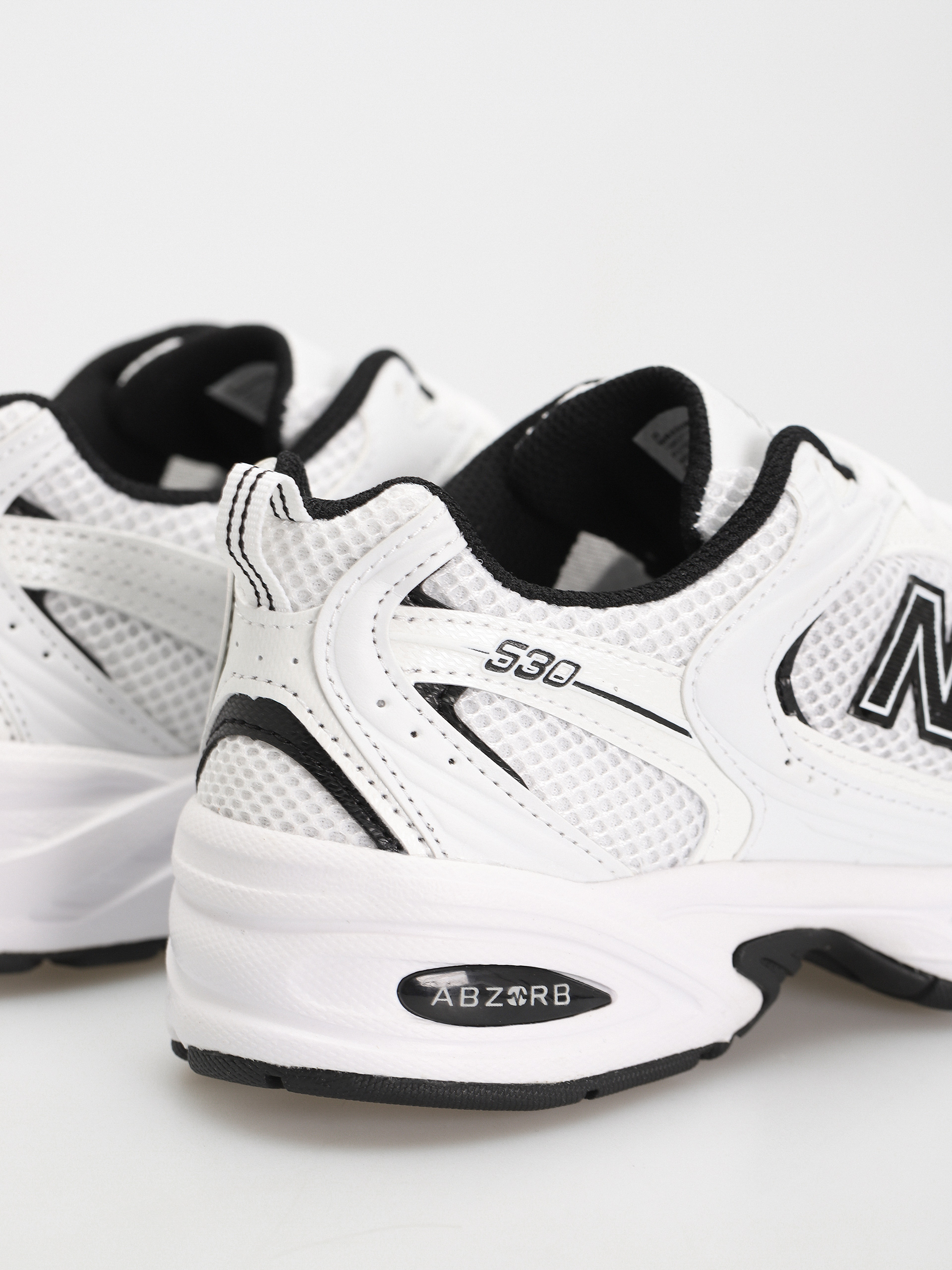 New Balance 530 Cipők (white black details)