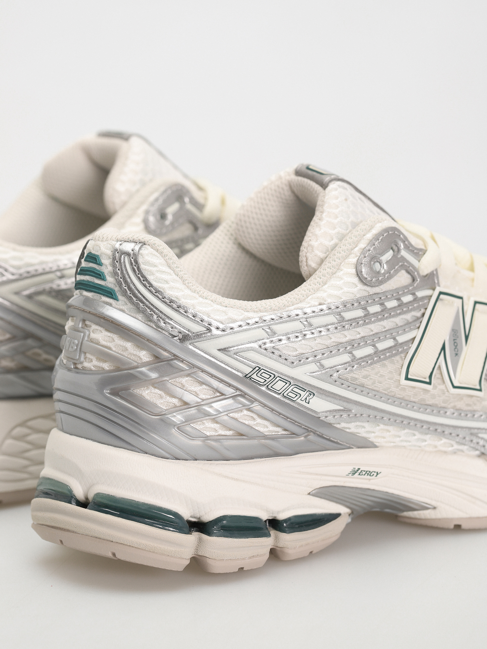 New Balance 1906 Cipők (silver metallic)