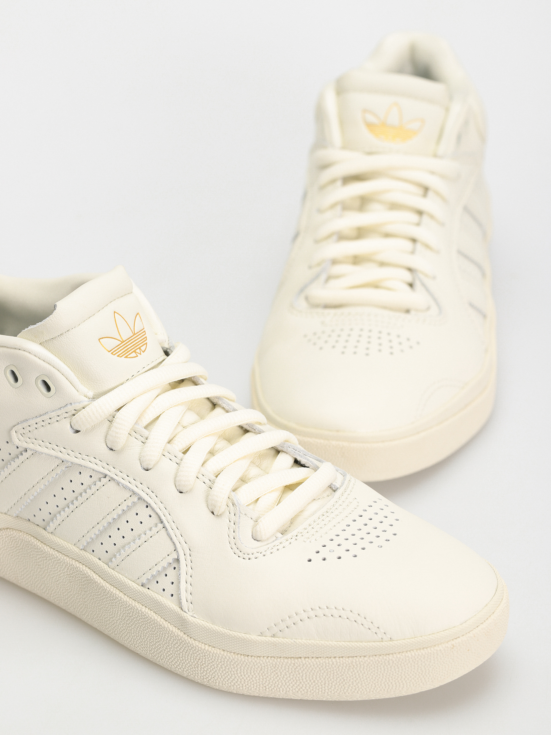 adidas Tyshawn Cipők (ivory/ivory/blubir)