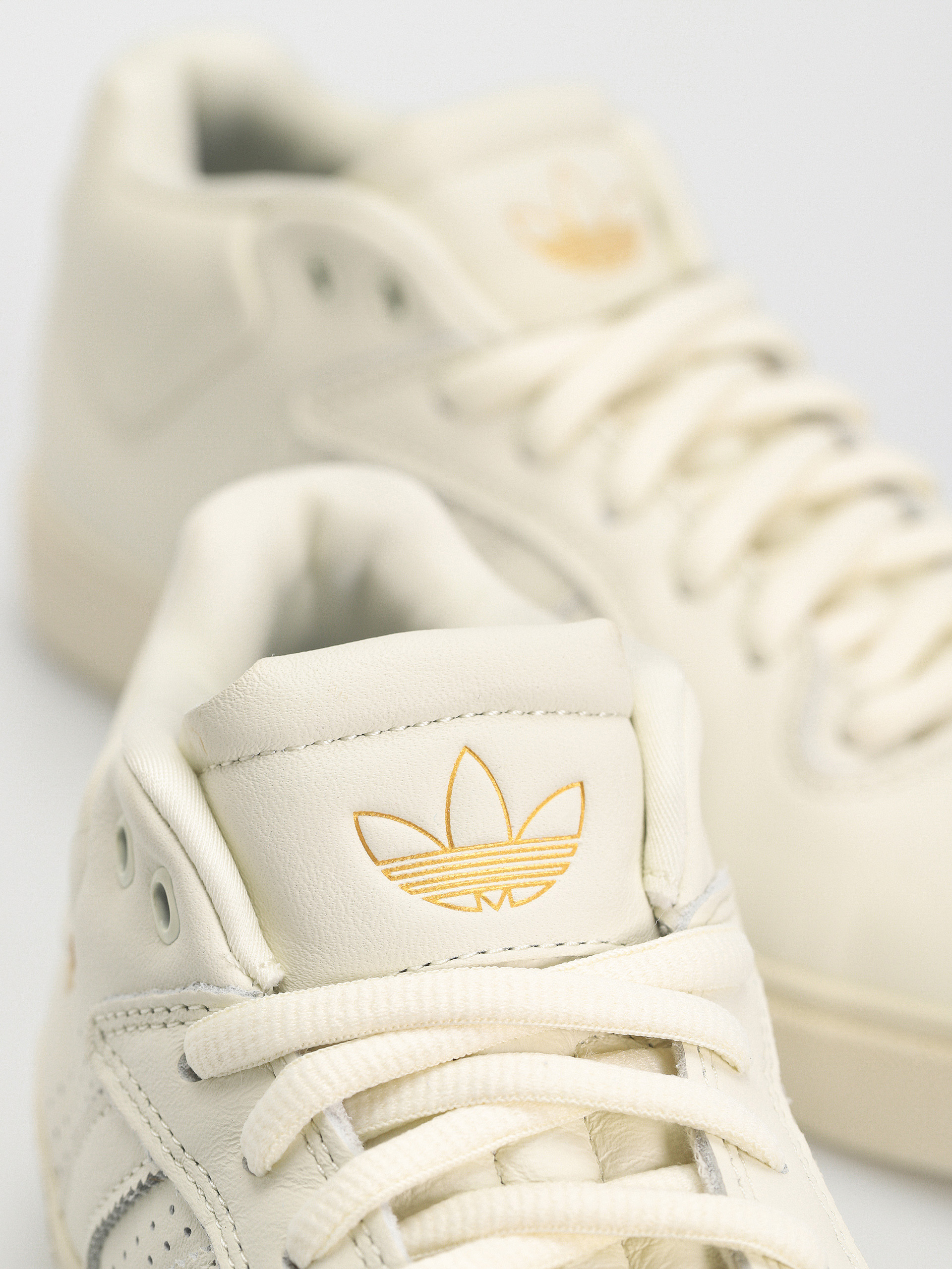 adidas Tyshawn Cipők (ivory/ivory/blubir)