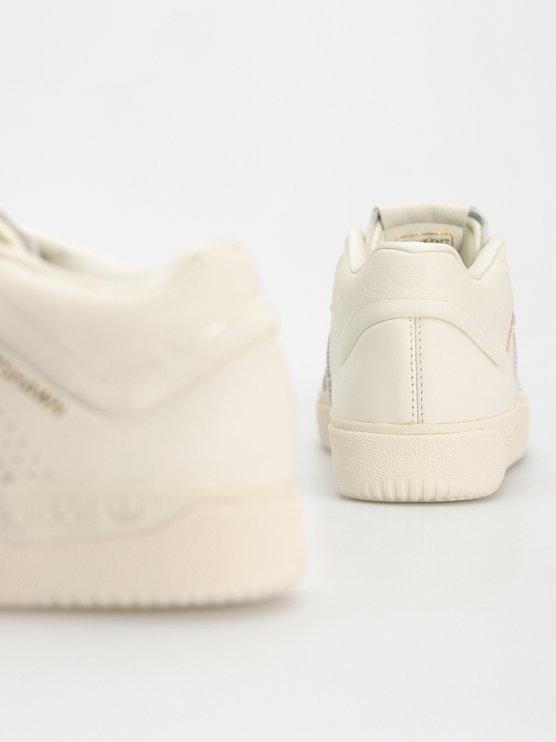 adidas Tyshawn Cipők (ivory/ivory/blubir)
