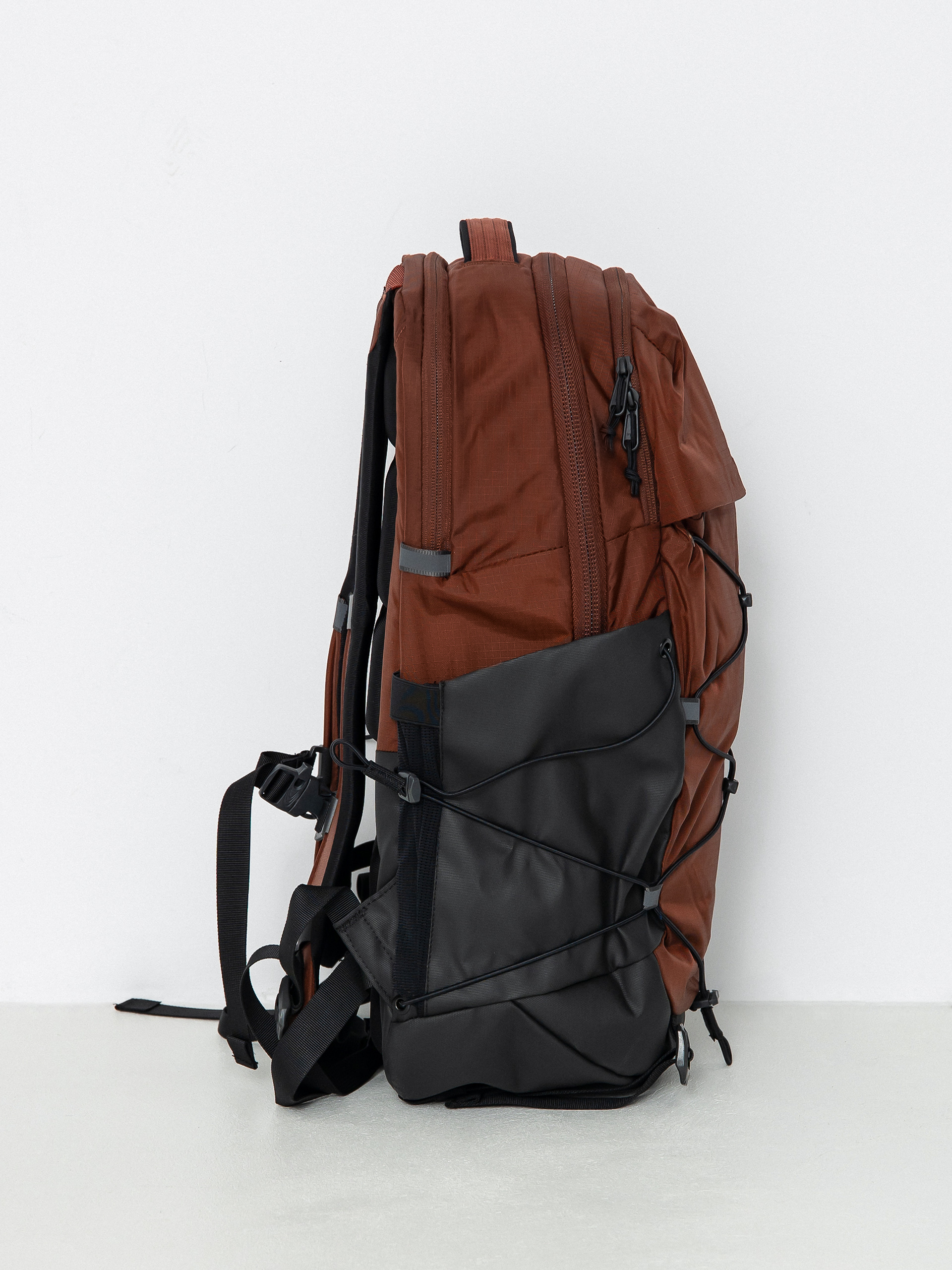 Hátizsák The North Face Borealis (dark oak/tnf black)