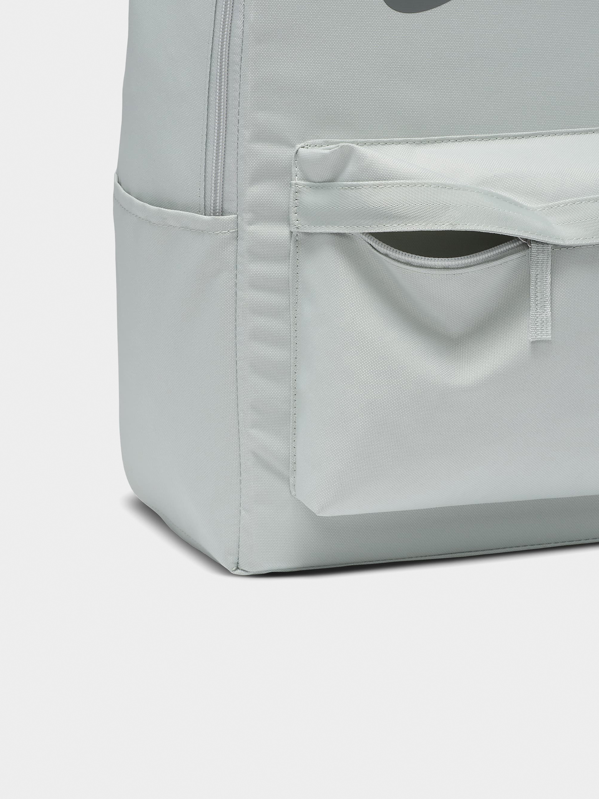 Hátizsák Nike SB Heritage (light silver/light silver/smoke grey)