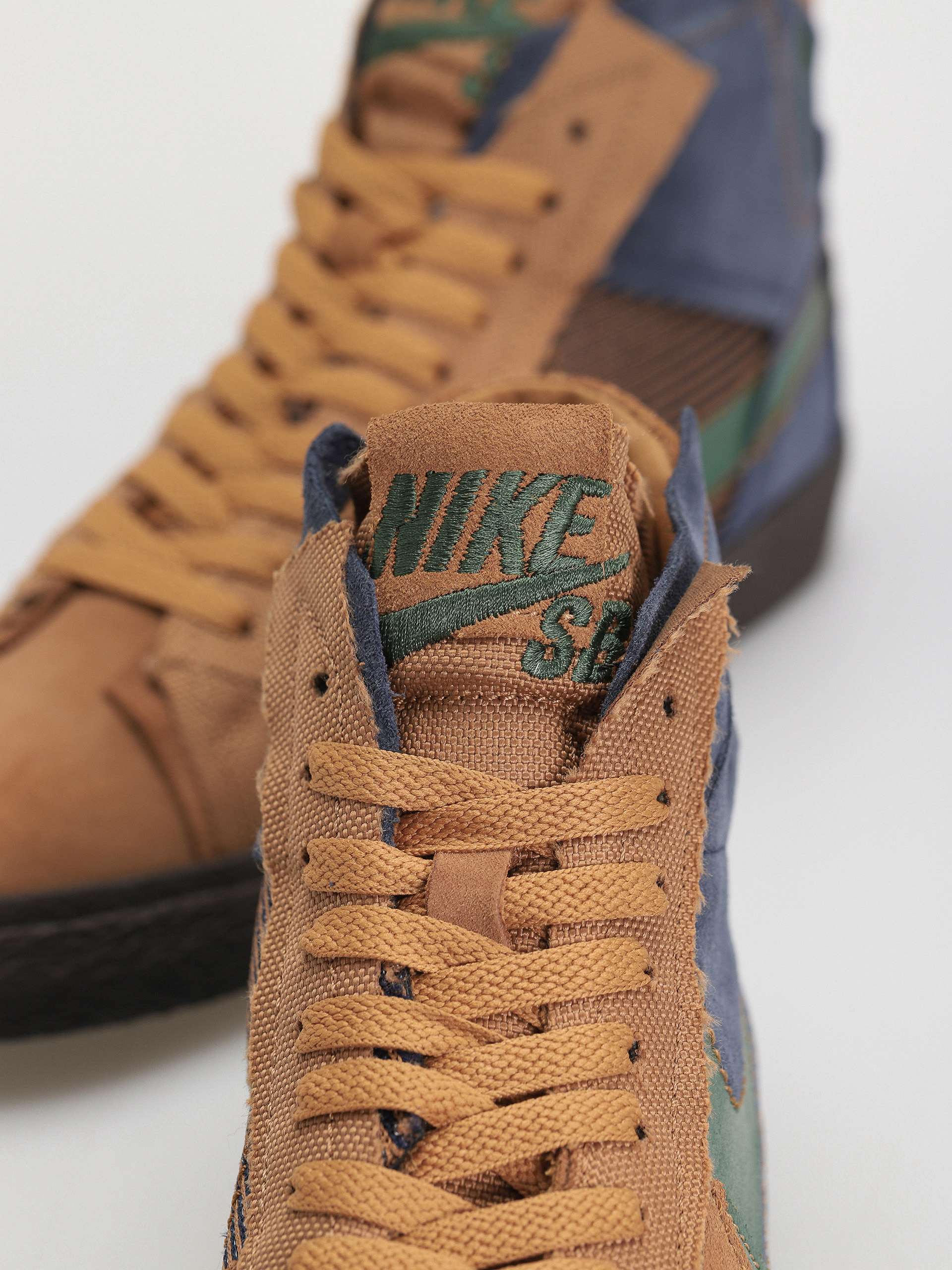 Nike SB Zoom Blazer Mid Prm Cipők (legend dk brown/fir obsidian)