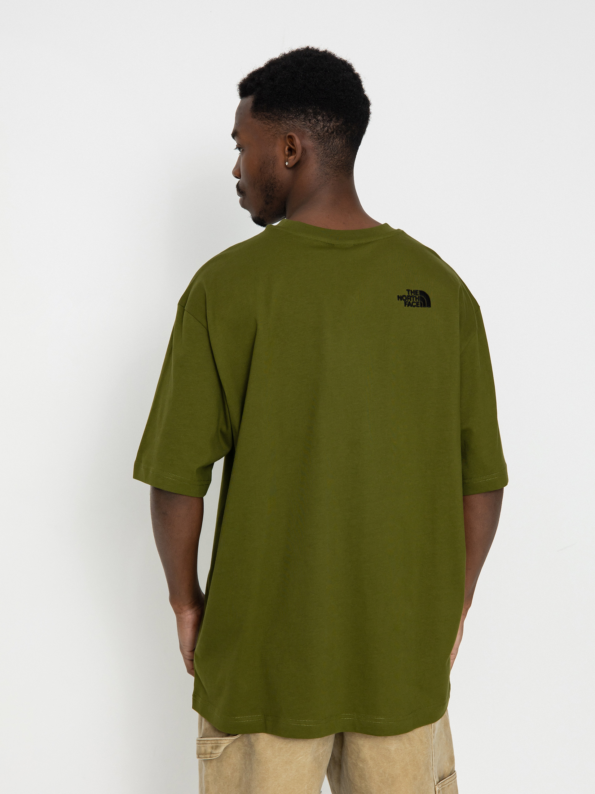 The North Face Essential Oversize Póló (forest olive)