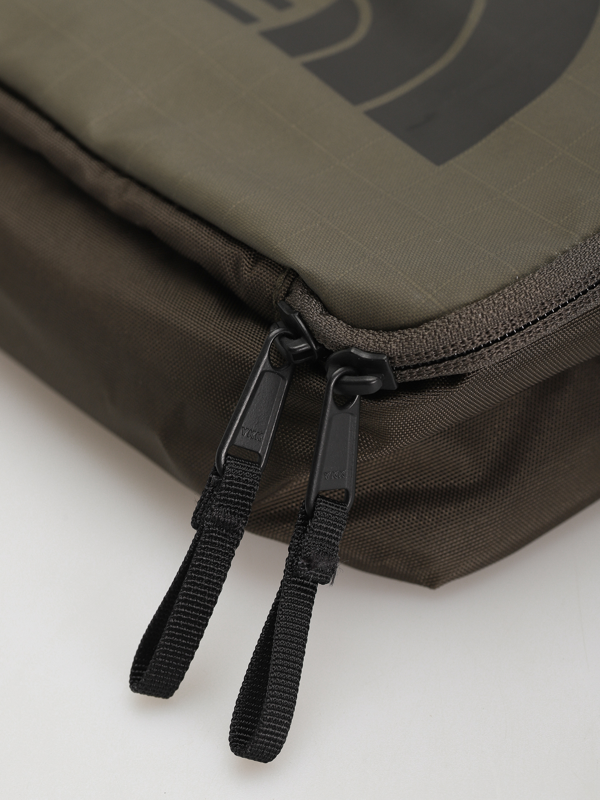 The North Face Base Camp Voyager Dopp Kit Kozmetikai táska (new taupe green/tnf black)