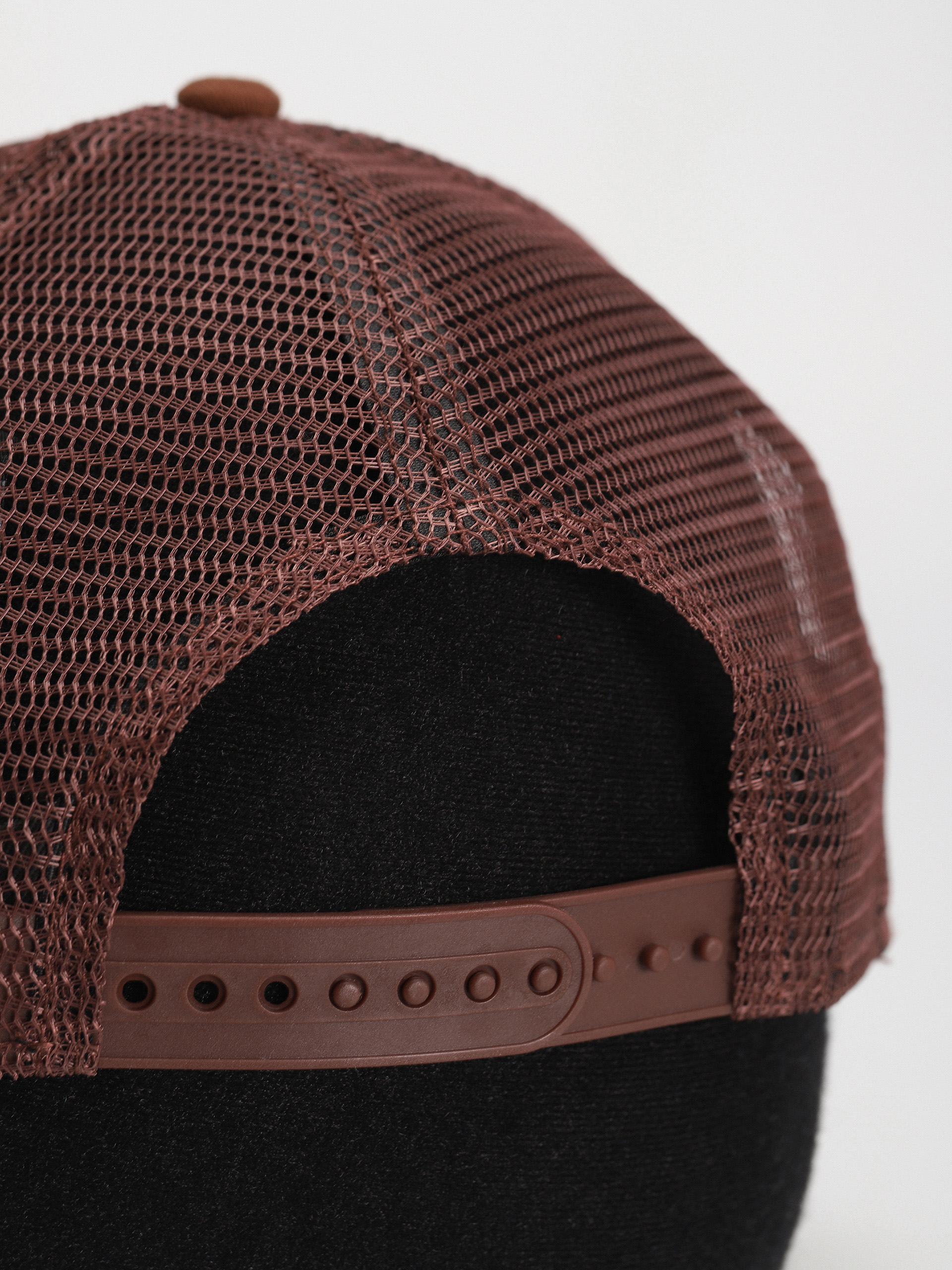 Baseball sapka New Era Red Bull F1 Seasonal Patch Trucker (brown/stone)