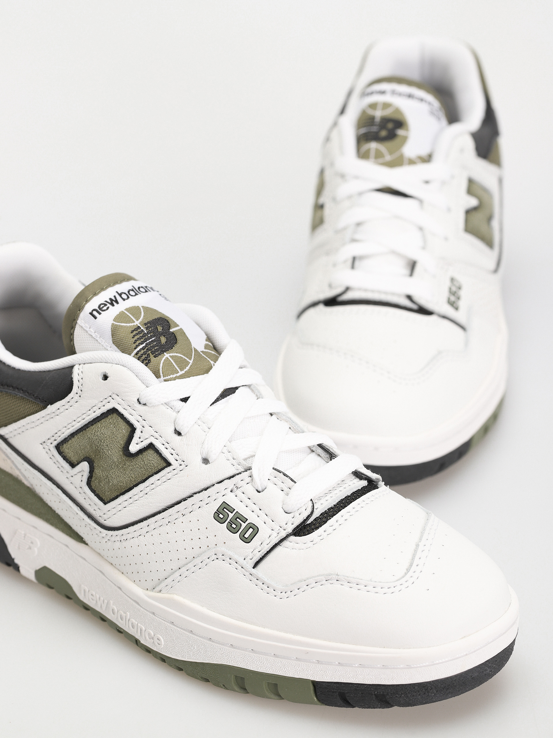 New Balance 550 Cipők (white dark olivine)