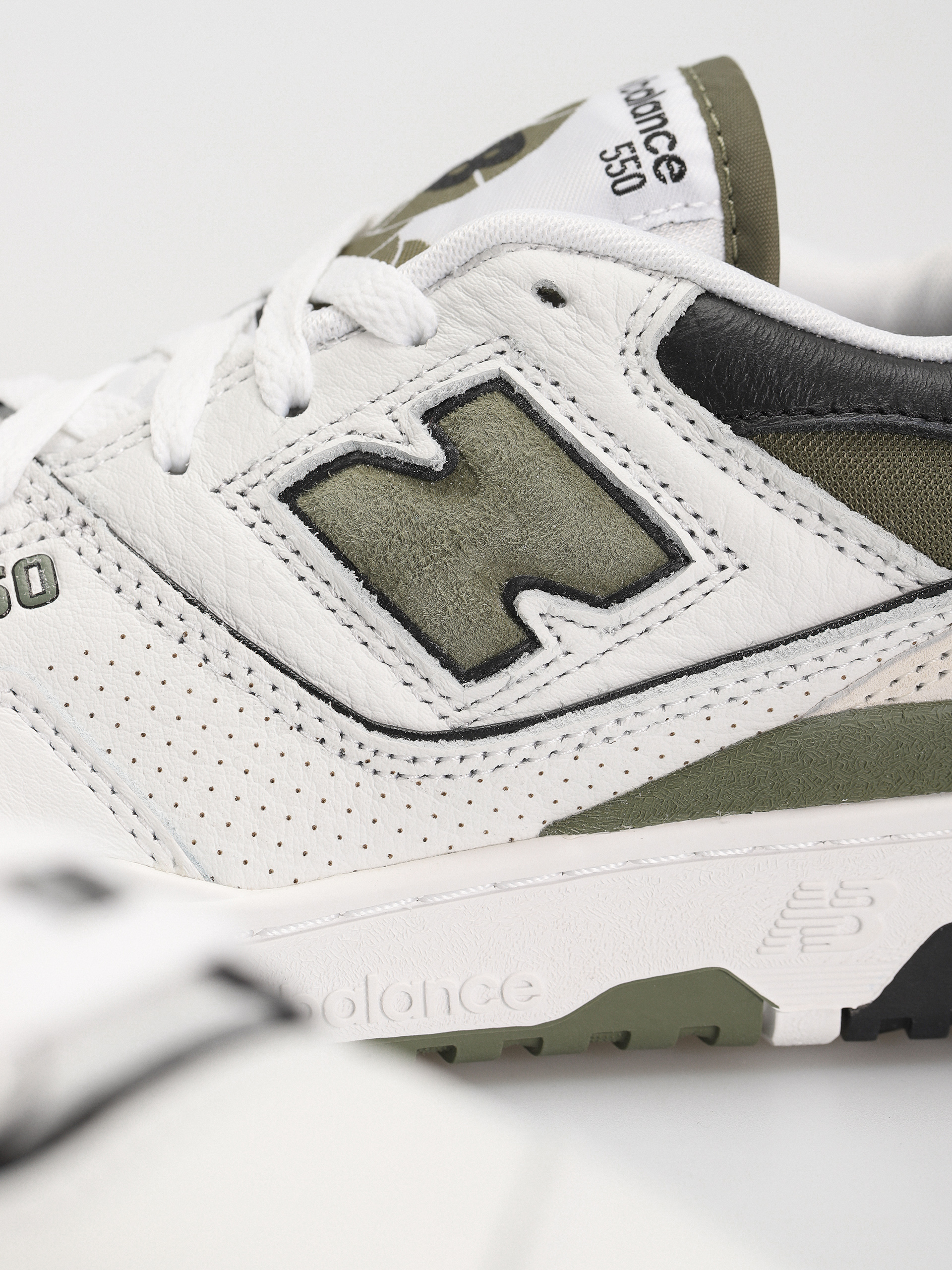 New Balance 550 Cipők (white dark olivine)