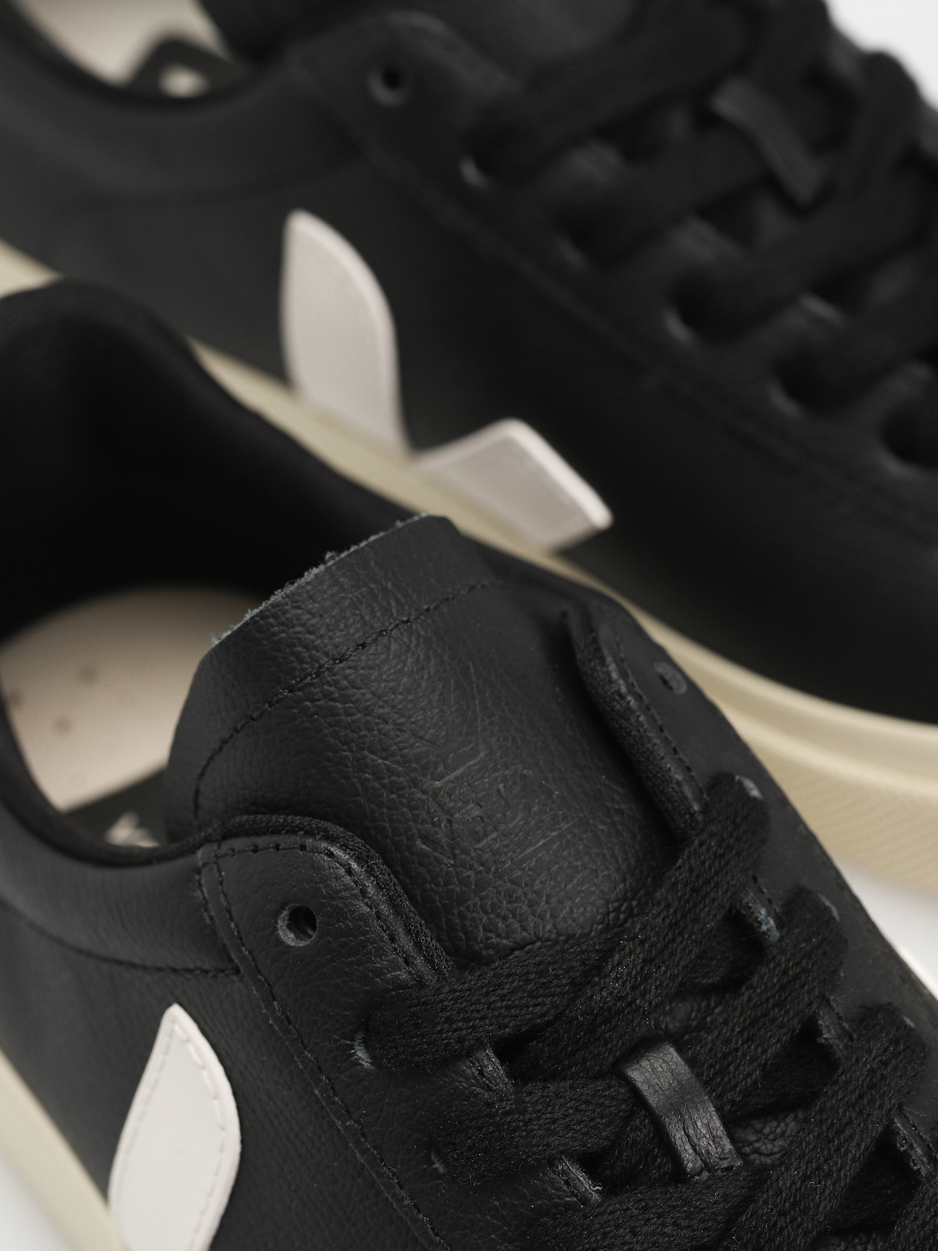 Cipők Veja Campo Wmn (black white)