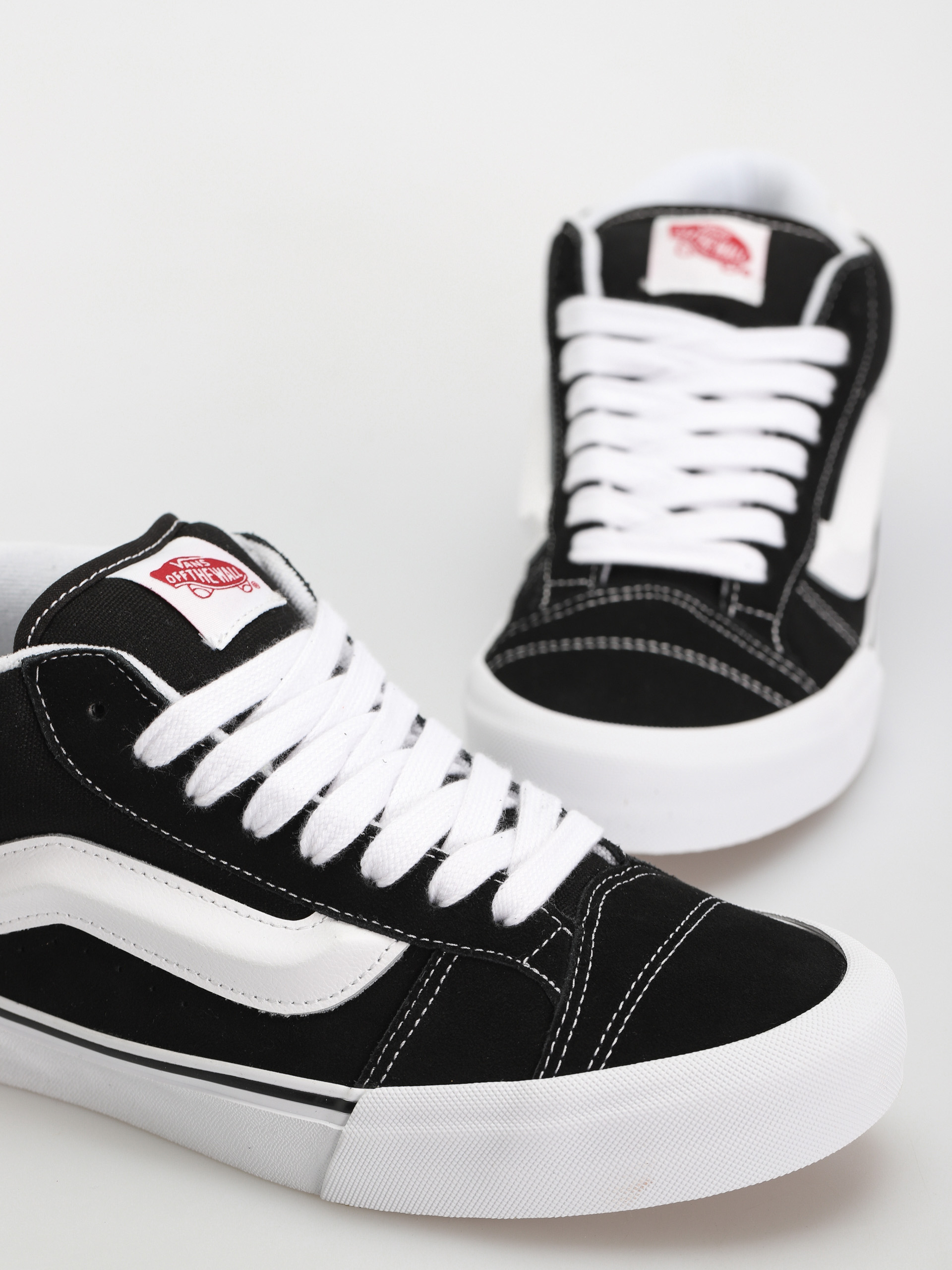Vans Knu Mid Cipők (black/true white)