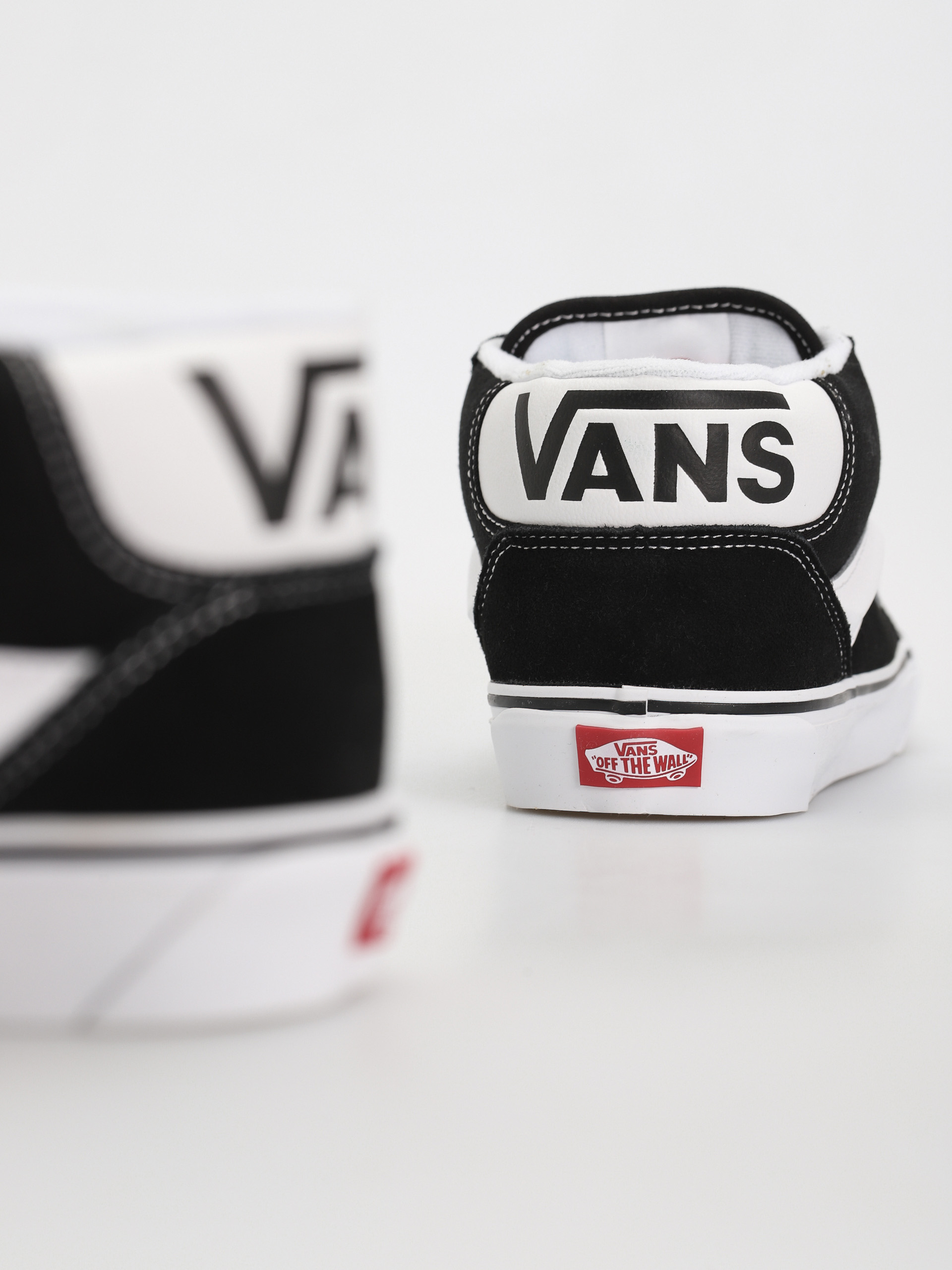 Vans Knu Mid Cipők (black/true white)