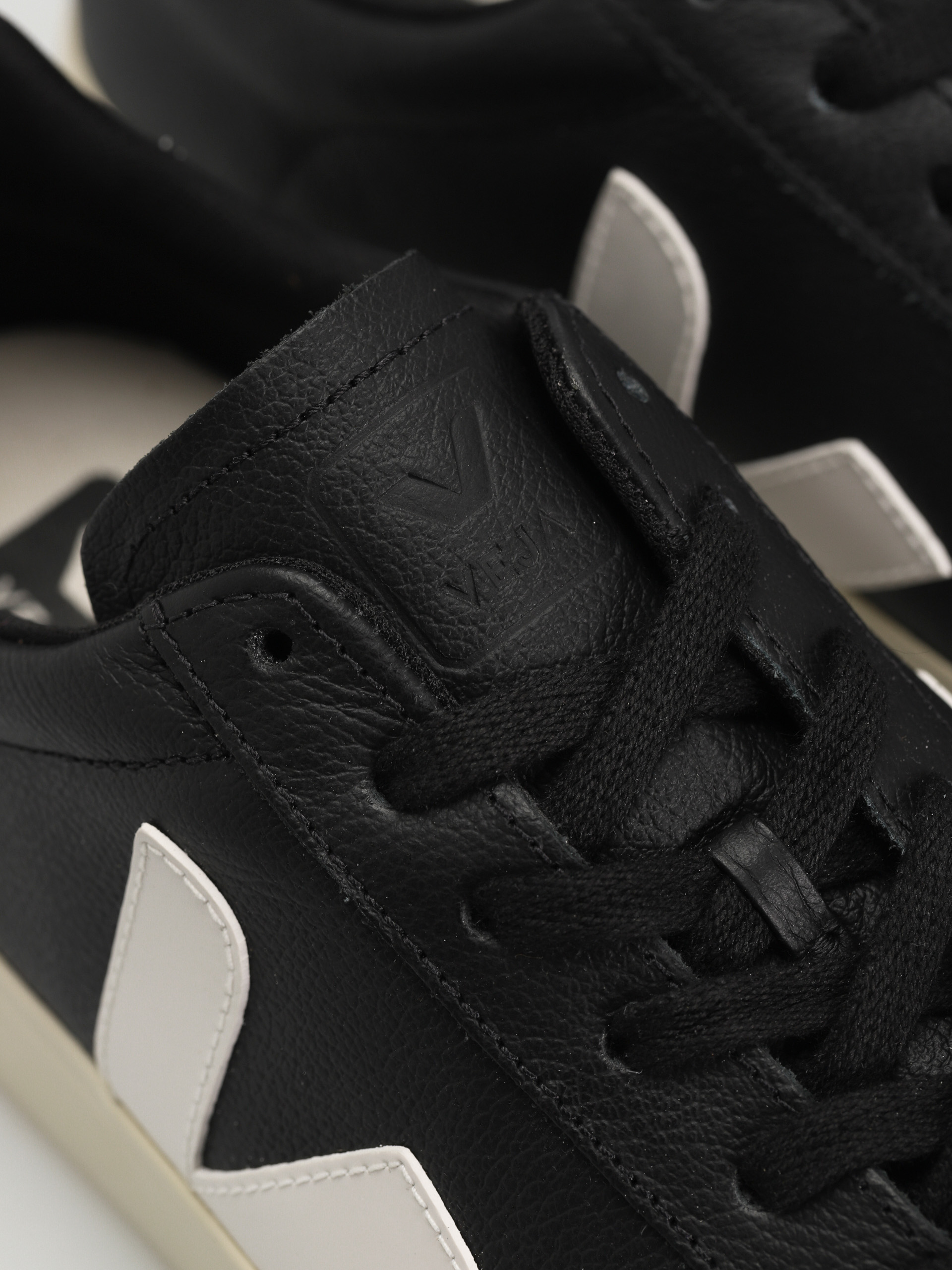 Veja Campo Cipők (black white)