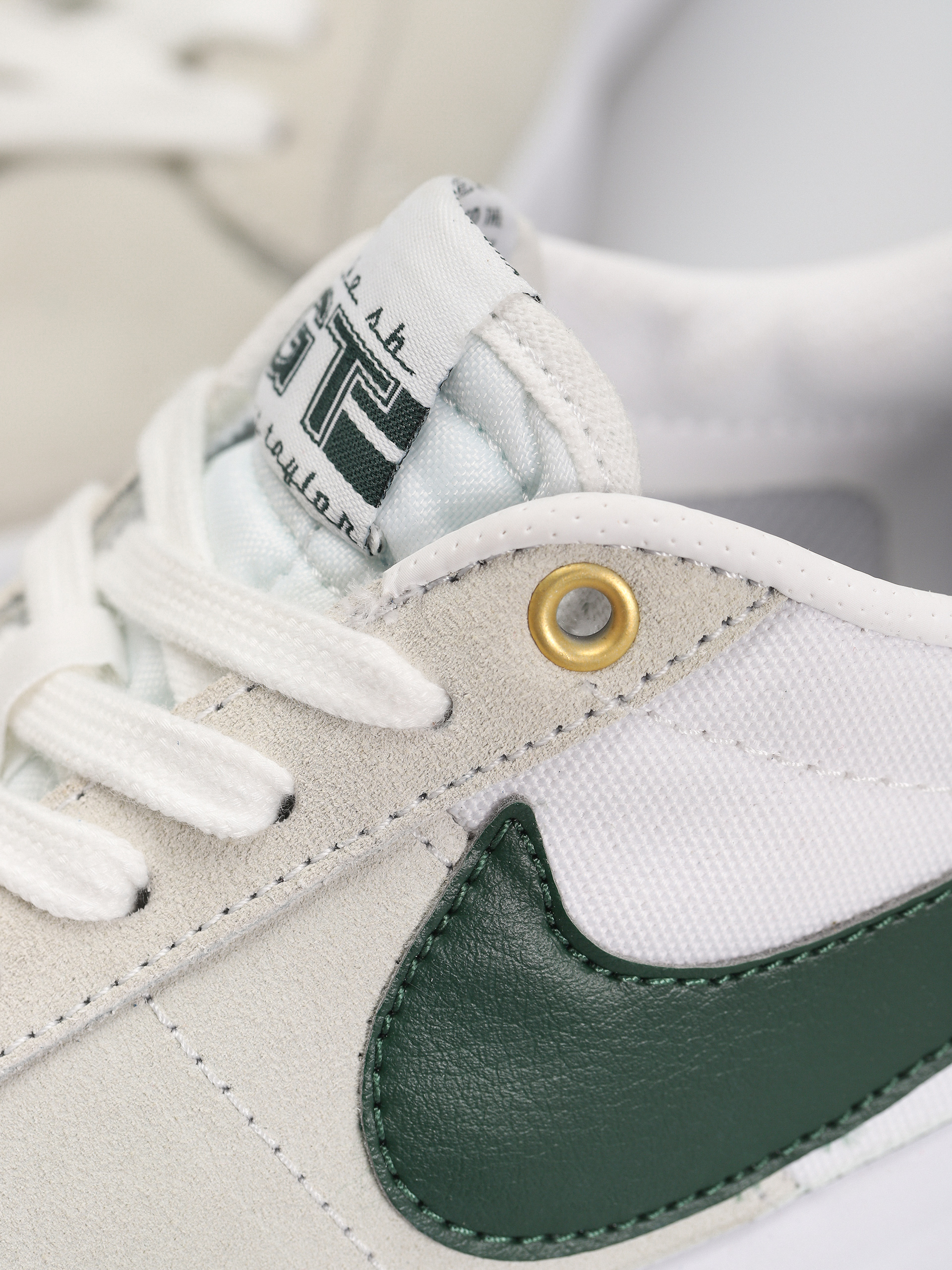 Nike SB Zoom Blazer Low Pro Gt Cipők (white/fir white gum light brown)