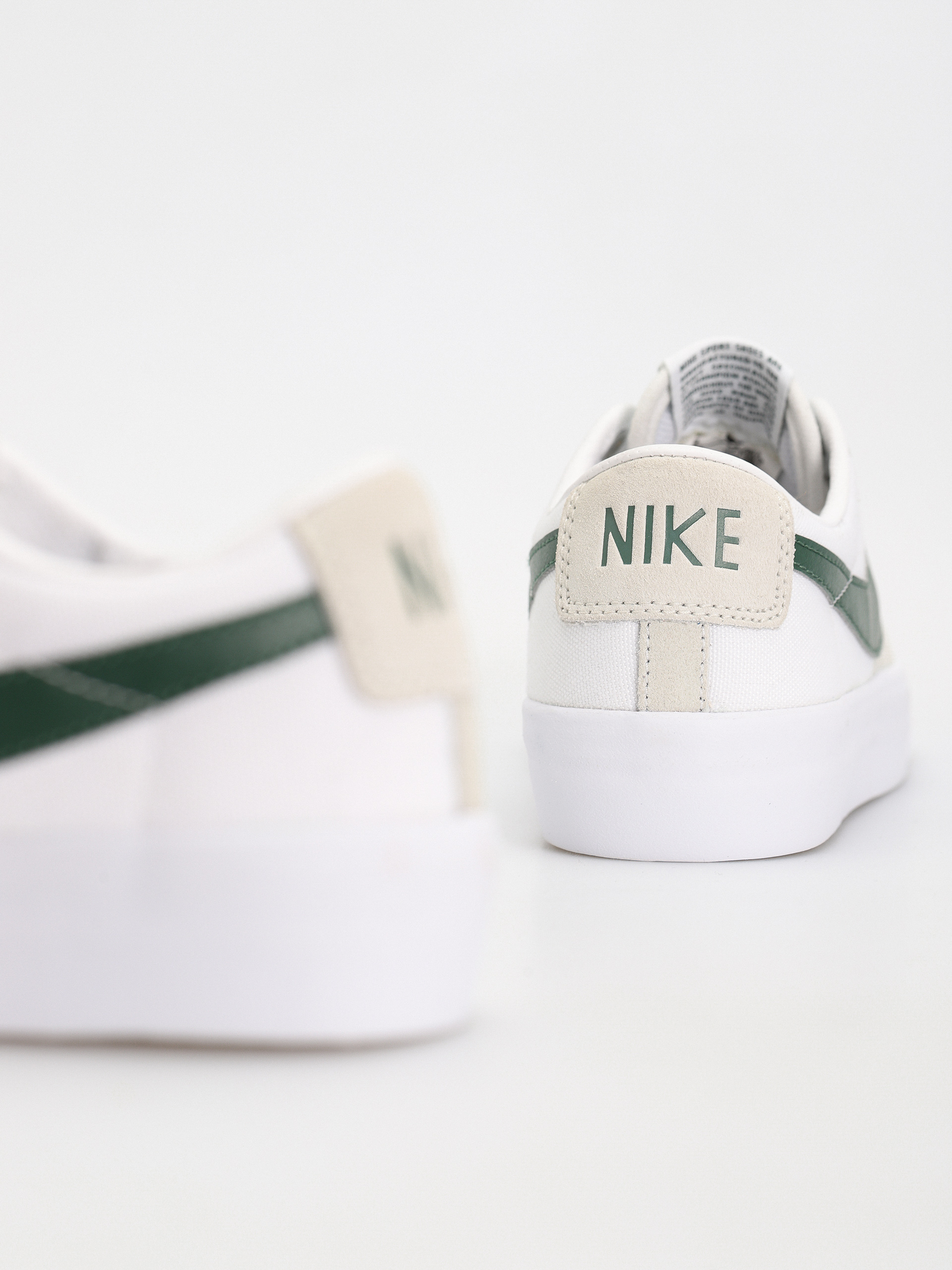 Nike SB Zoom Blazer Low Pro Gt Cipők (white/fir white gum light brown)