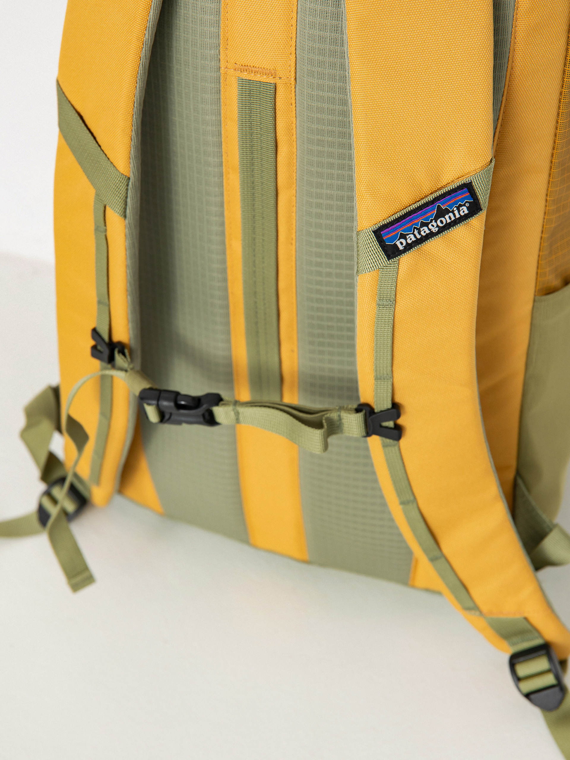 Hátizsák Patagonia Black Hole Pack 25L (pufferfish gold)