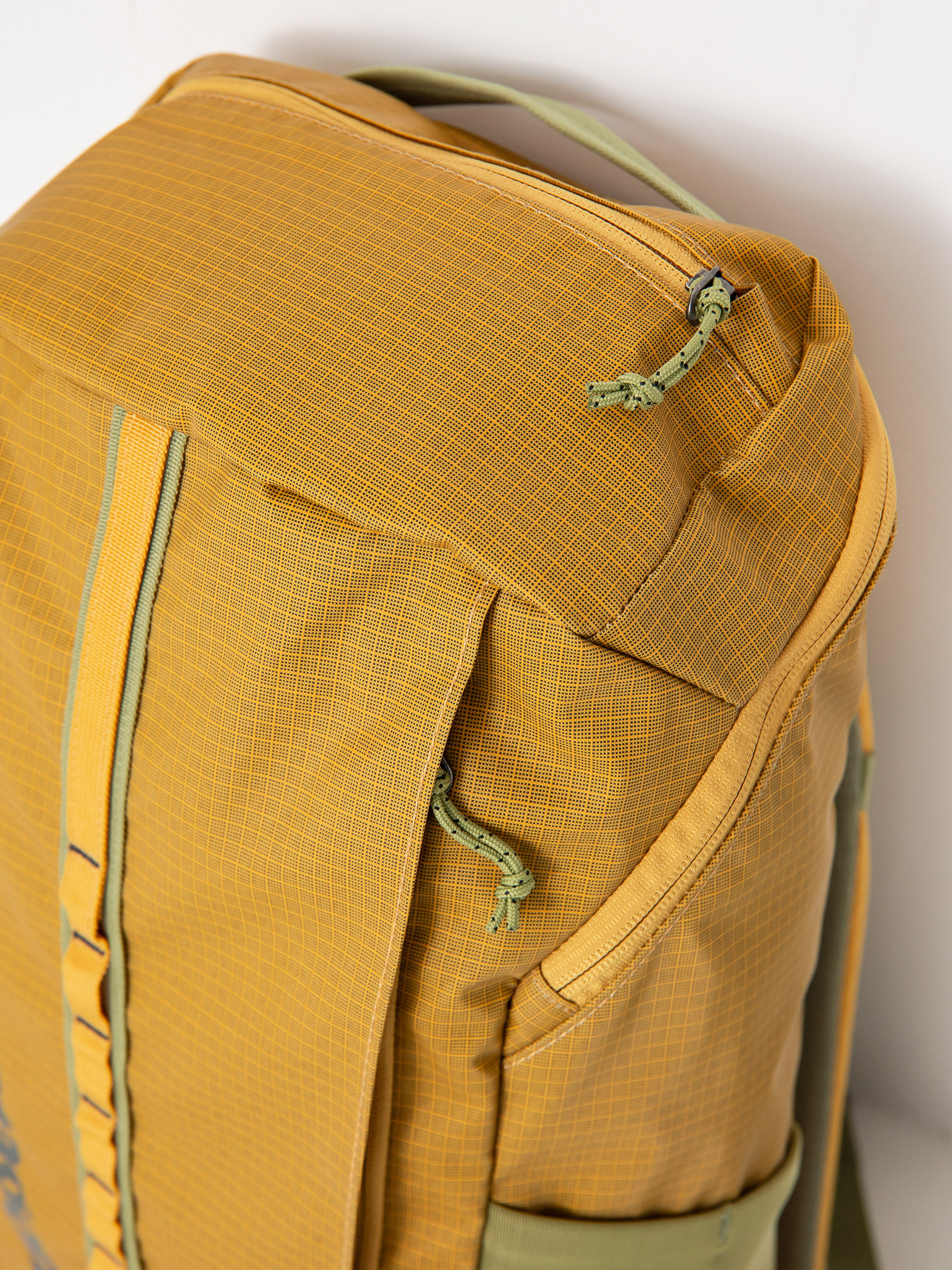 Hátizsák Patagonia Black Hole Pack 25L (pufferfish gold)