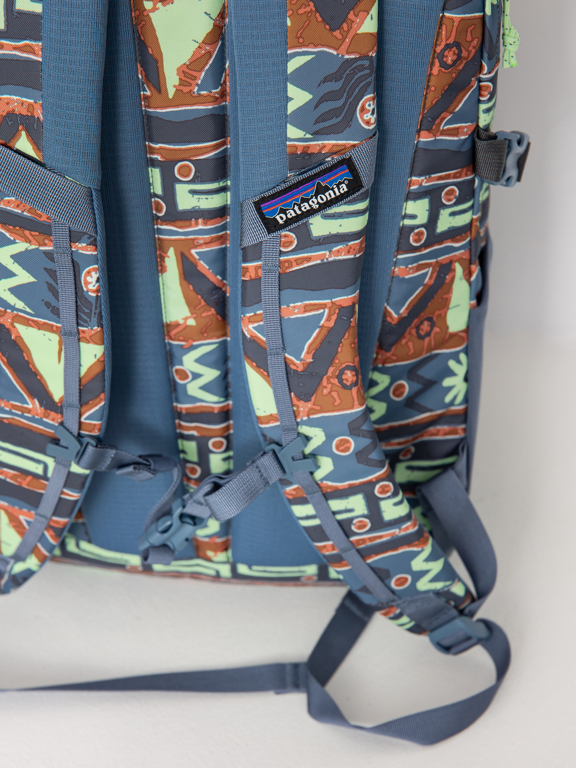 Hátizsák Patagonia Refugio Day Pack 26L (high hopes geo forge grey)