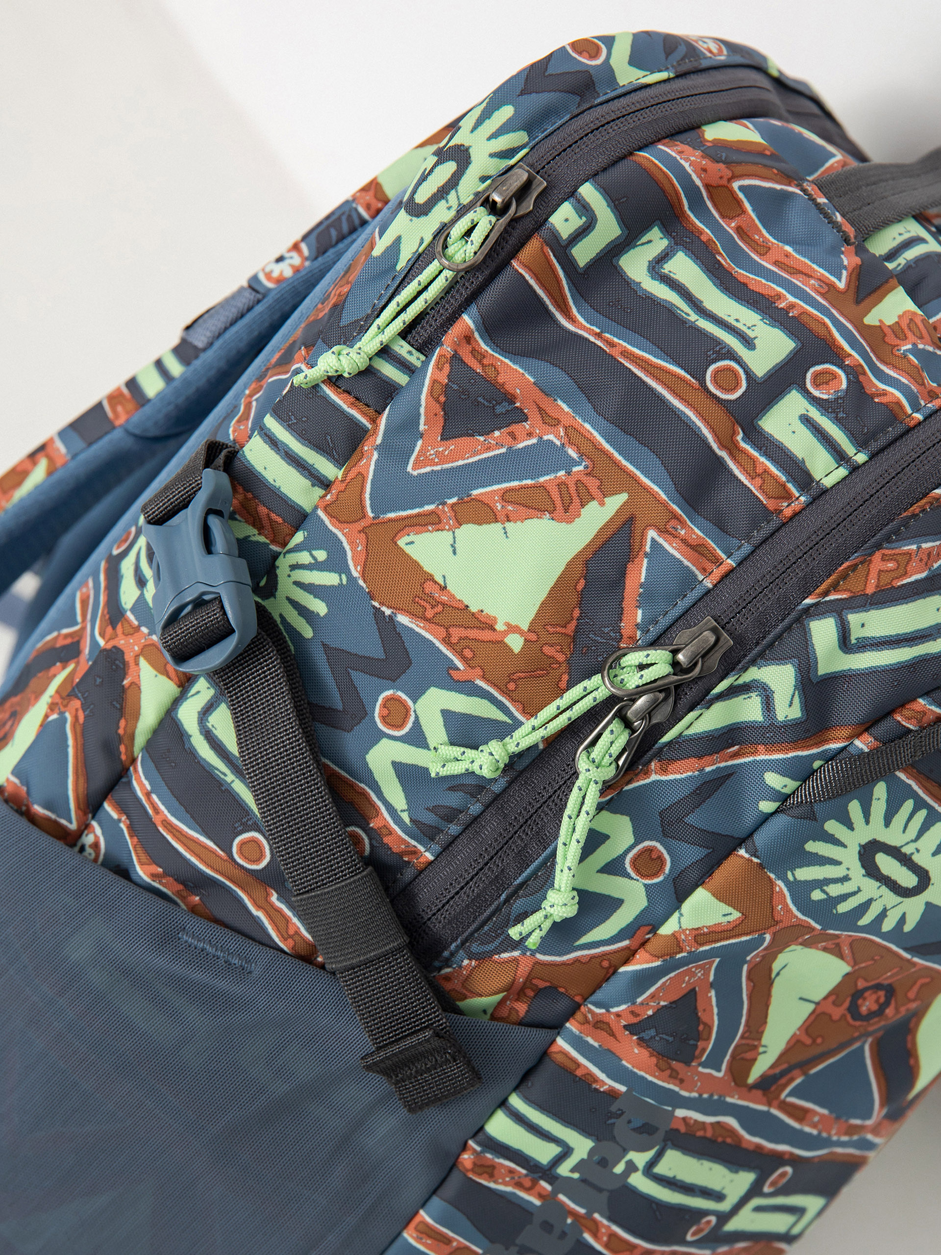 Hátizsák Patagonia Refugio Day Pack 26L (high hopes geo forge grey)