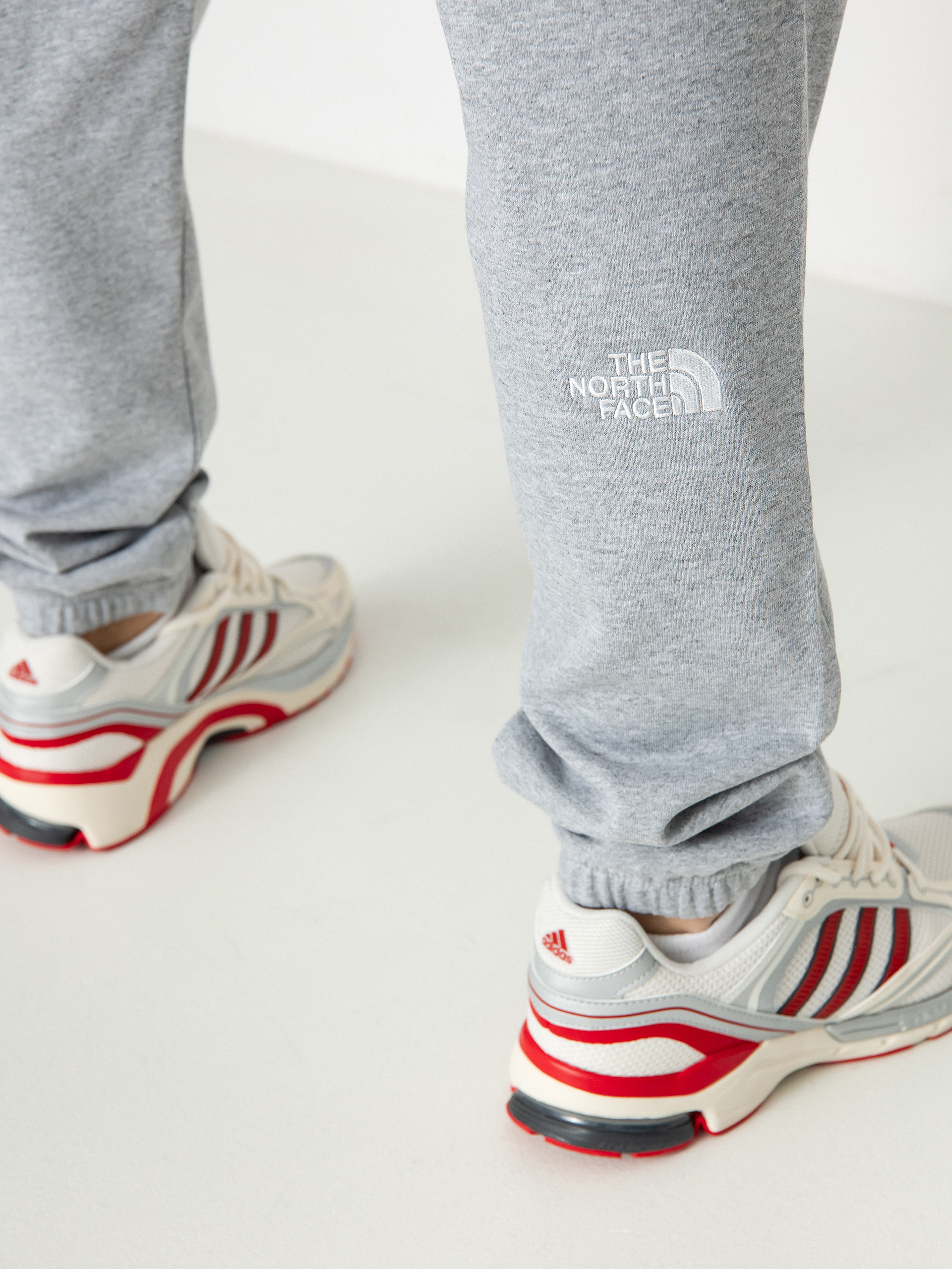 The North Face Essential Jogger Kisnadrág (tnf light grey heather)