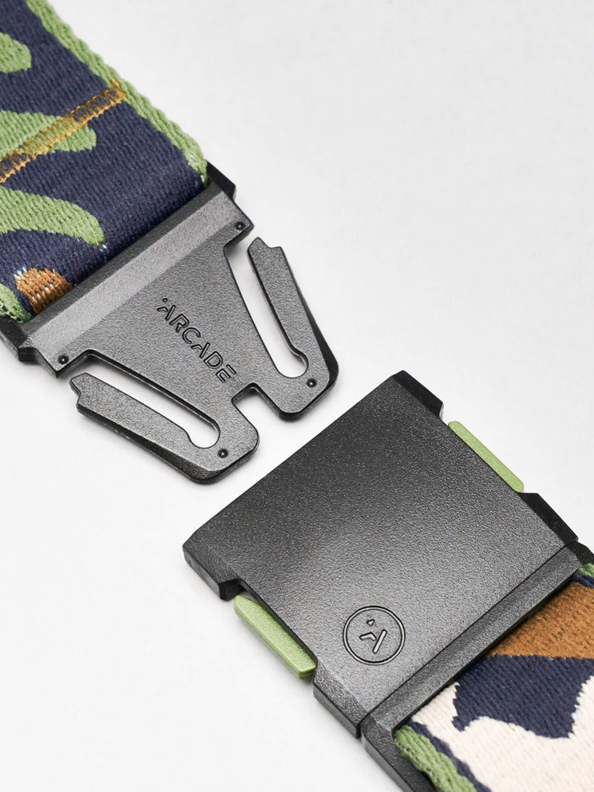 Öv Arcade Hannah Eddy We Are All Connected (dill)