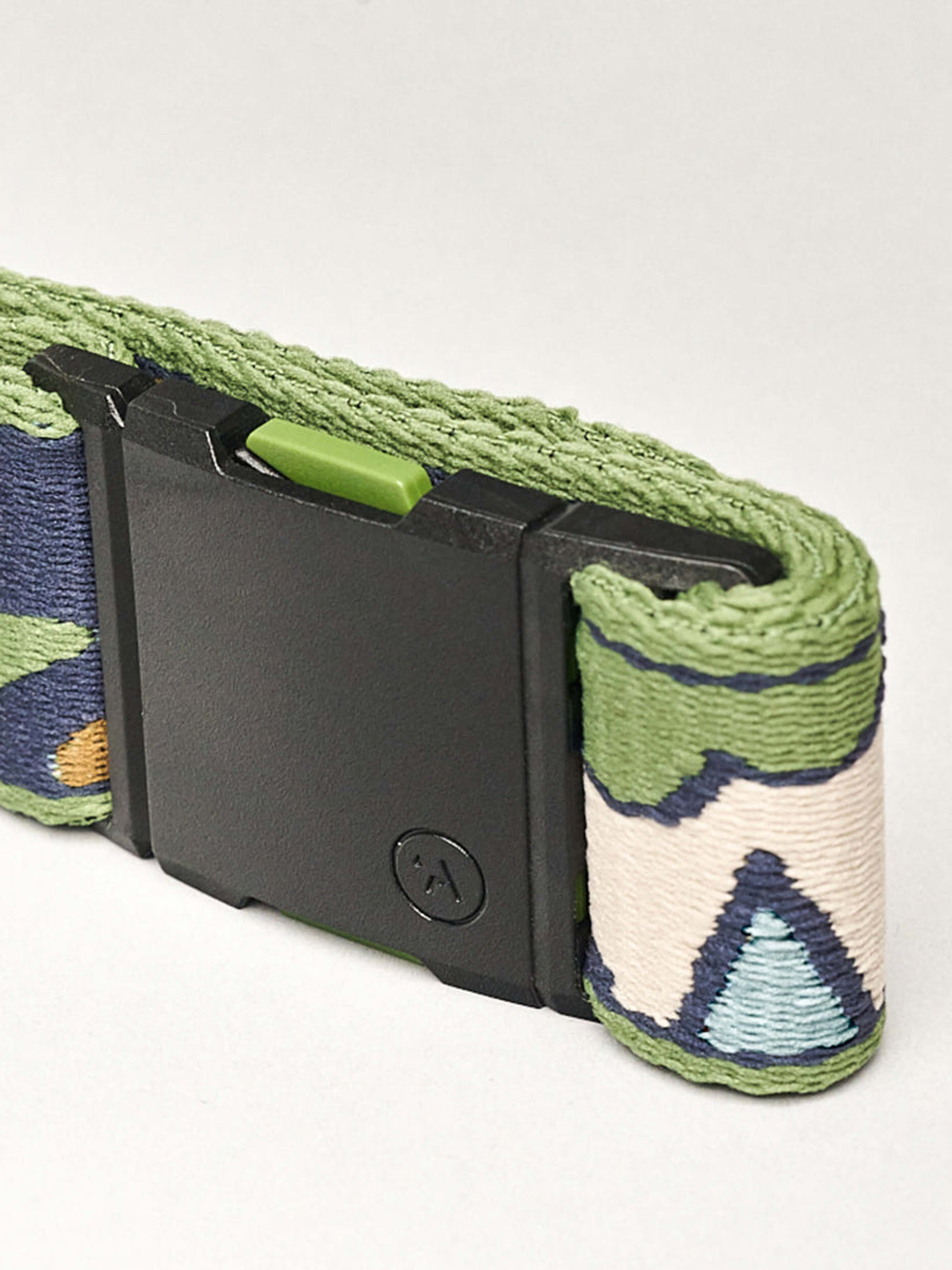 Öv Arcade Hannah Eddy We Are All Connected (dill)