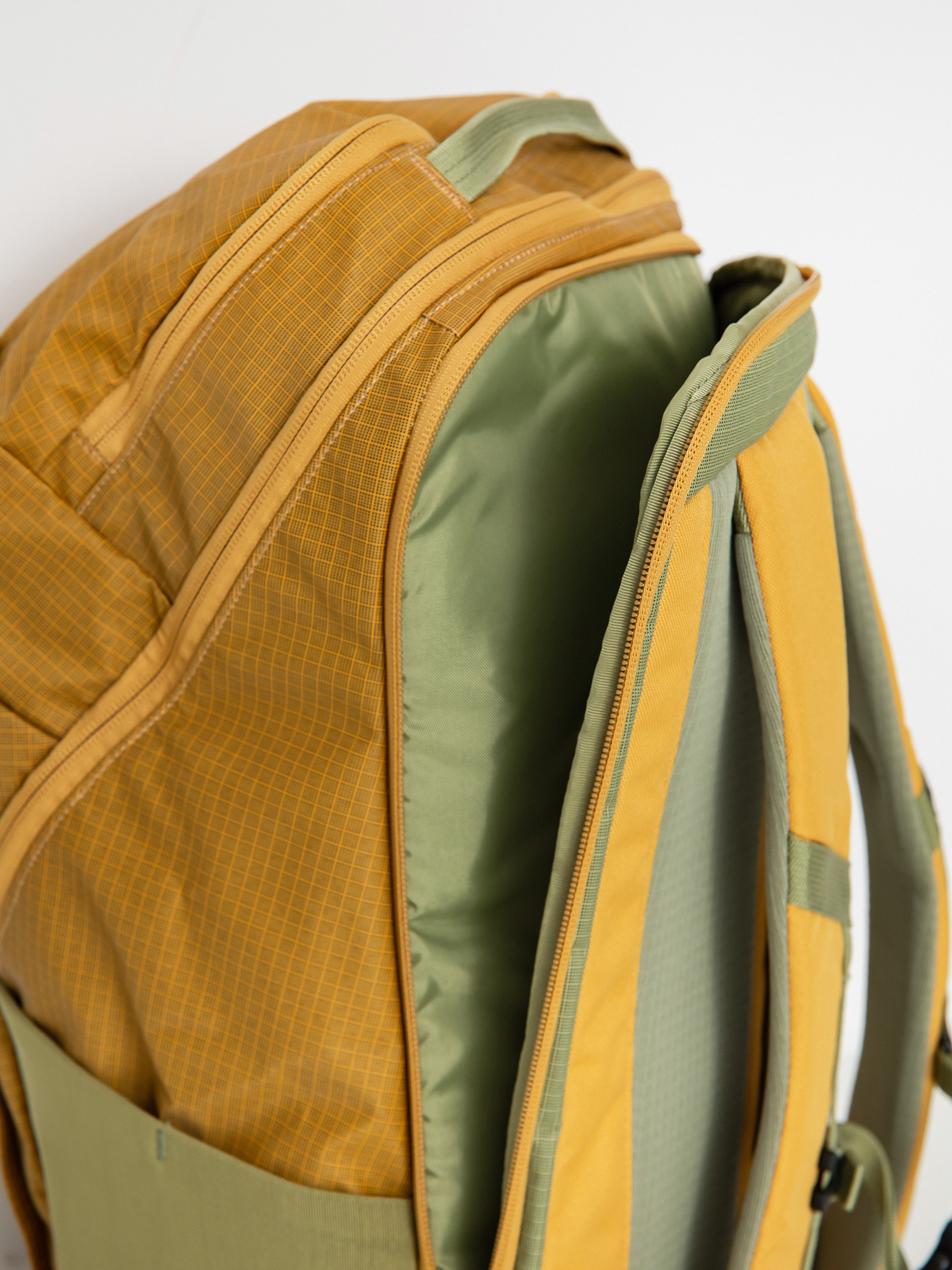 Hátizsák Patagonia Black Hole Pack 32L (pufferfish gold)