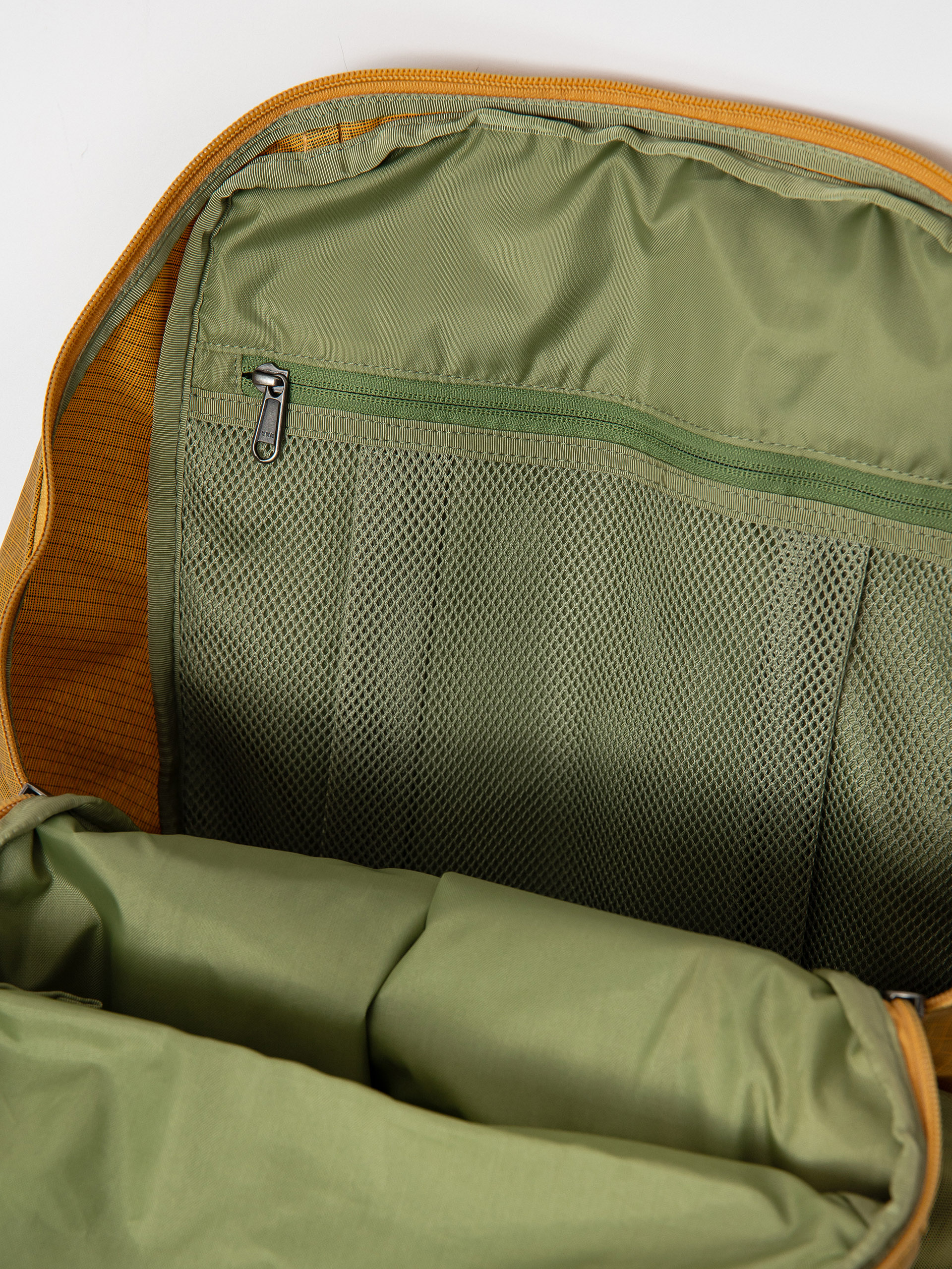 Hátizsák Patagonia Black Hole Pack 32L (pufferfish gold)