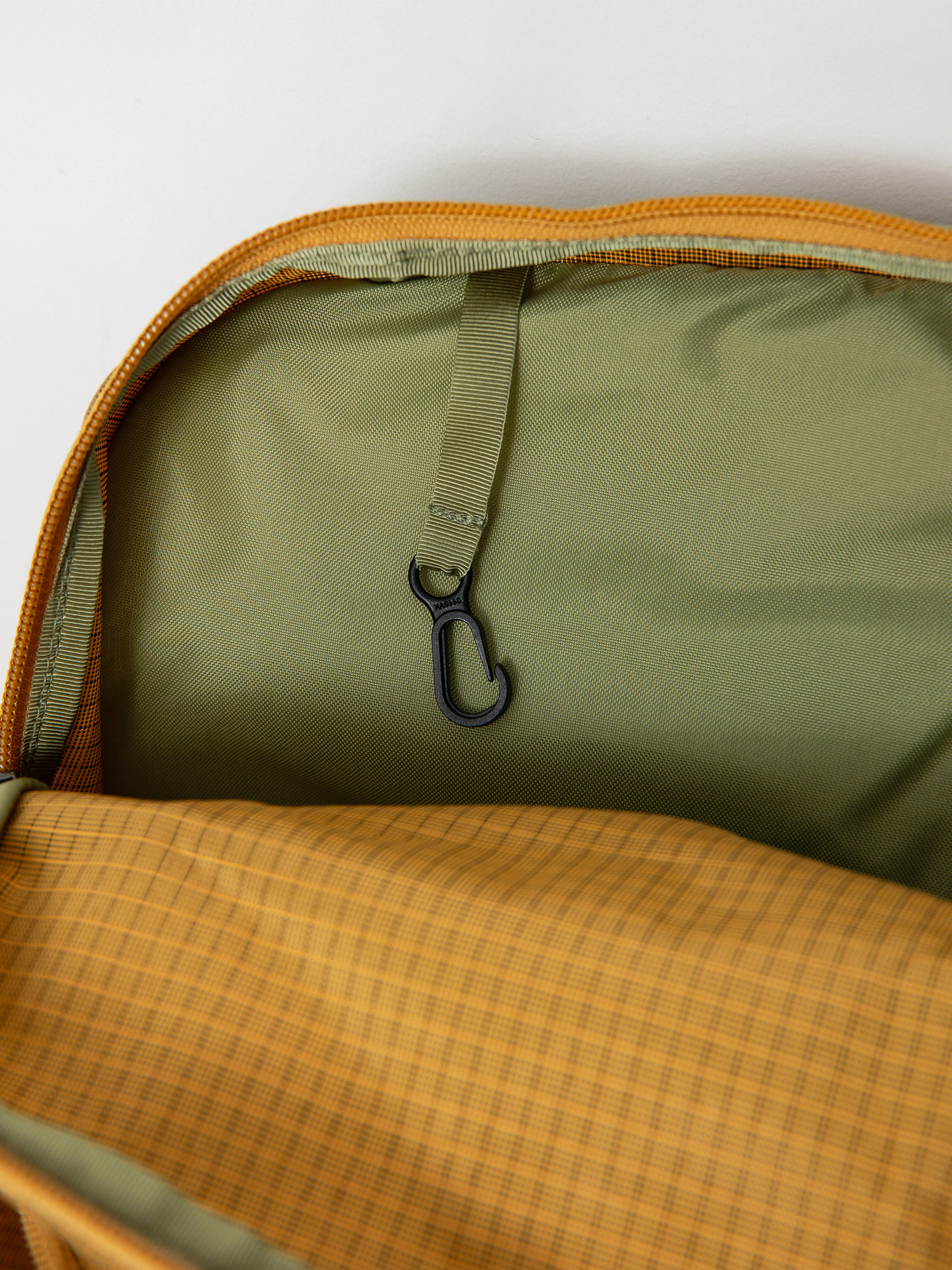 Hátizsák Patagonia Black Hole Pack 32L (pufferfish gold)