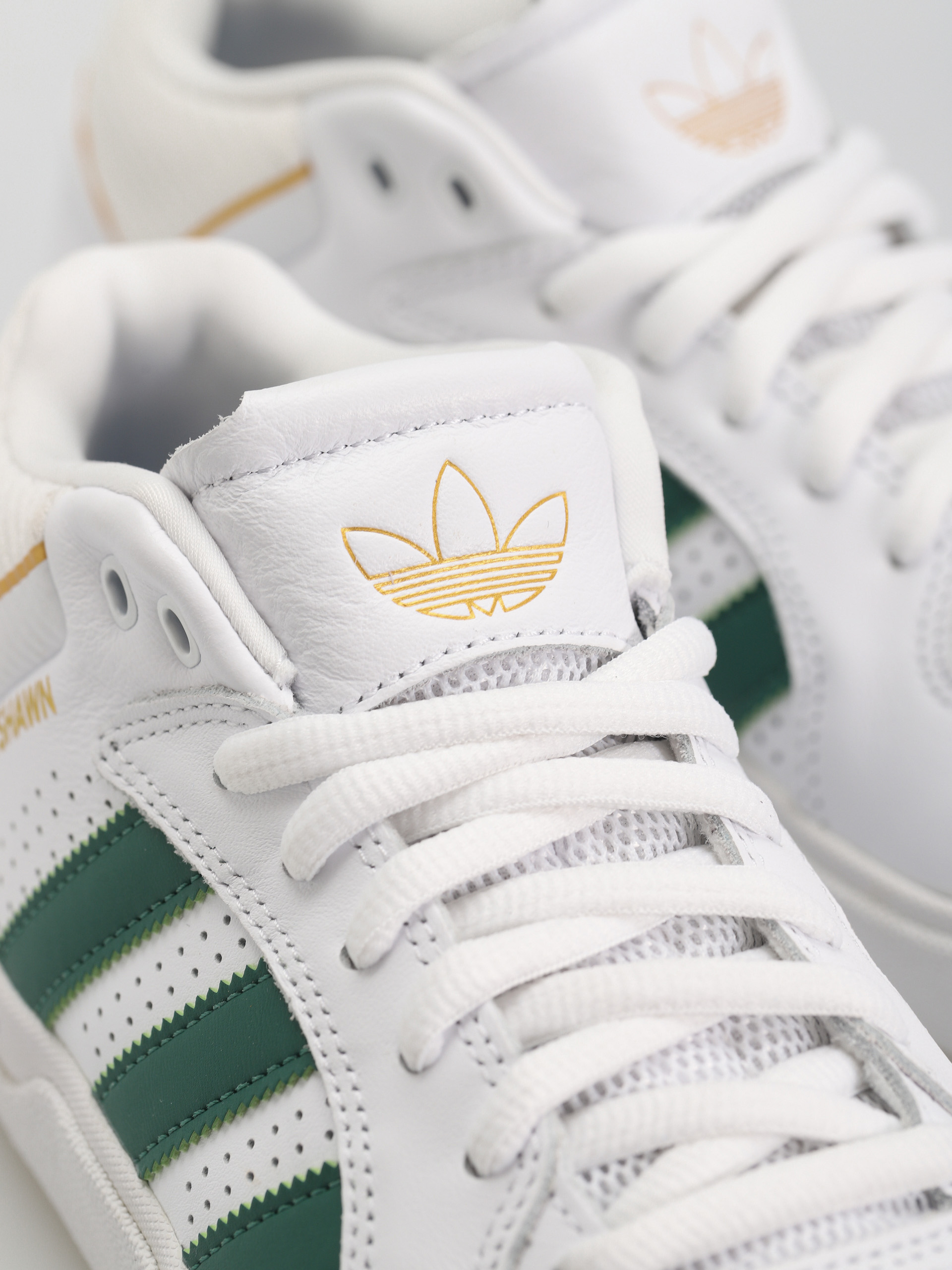 adidas Tyshawn Cipők (ftwwht/drkgrn/blubir)