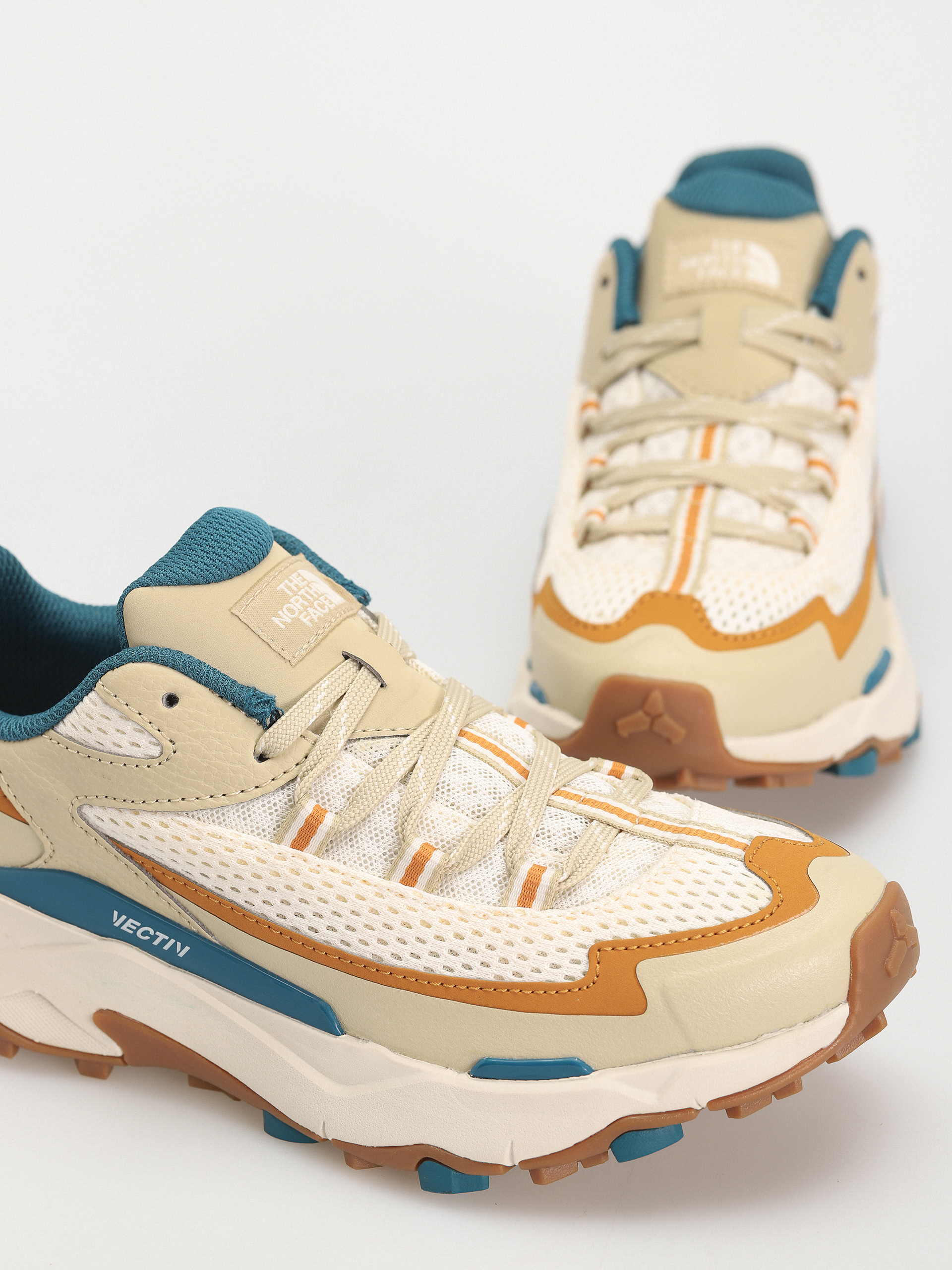The North Face Vectiv Taraval Wmn Cipők (gravel/white dune)
