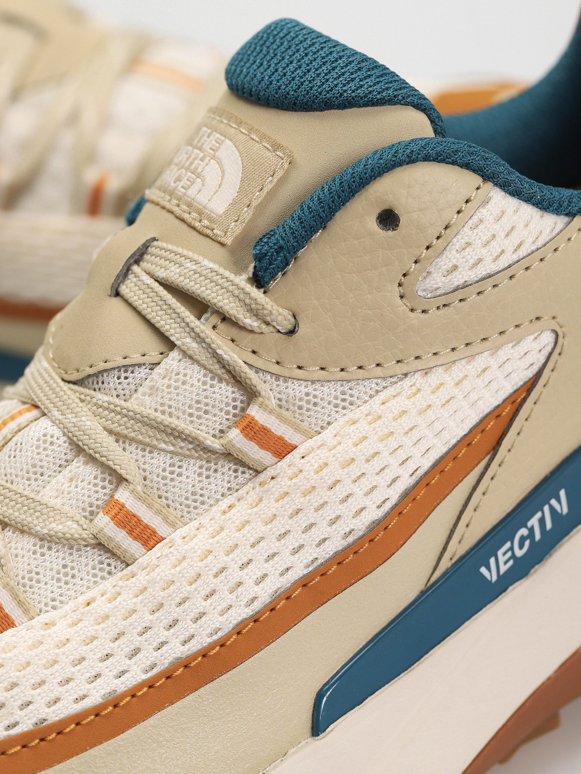 The North Face Vectiv Taraval Wmn Cipők (gravel/white dune)