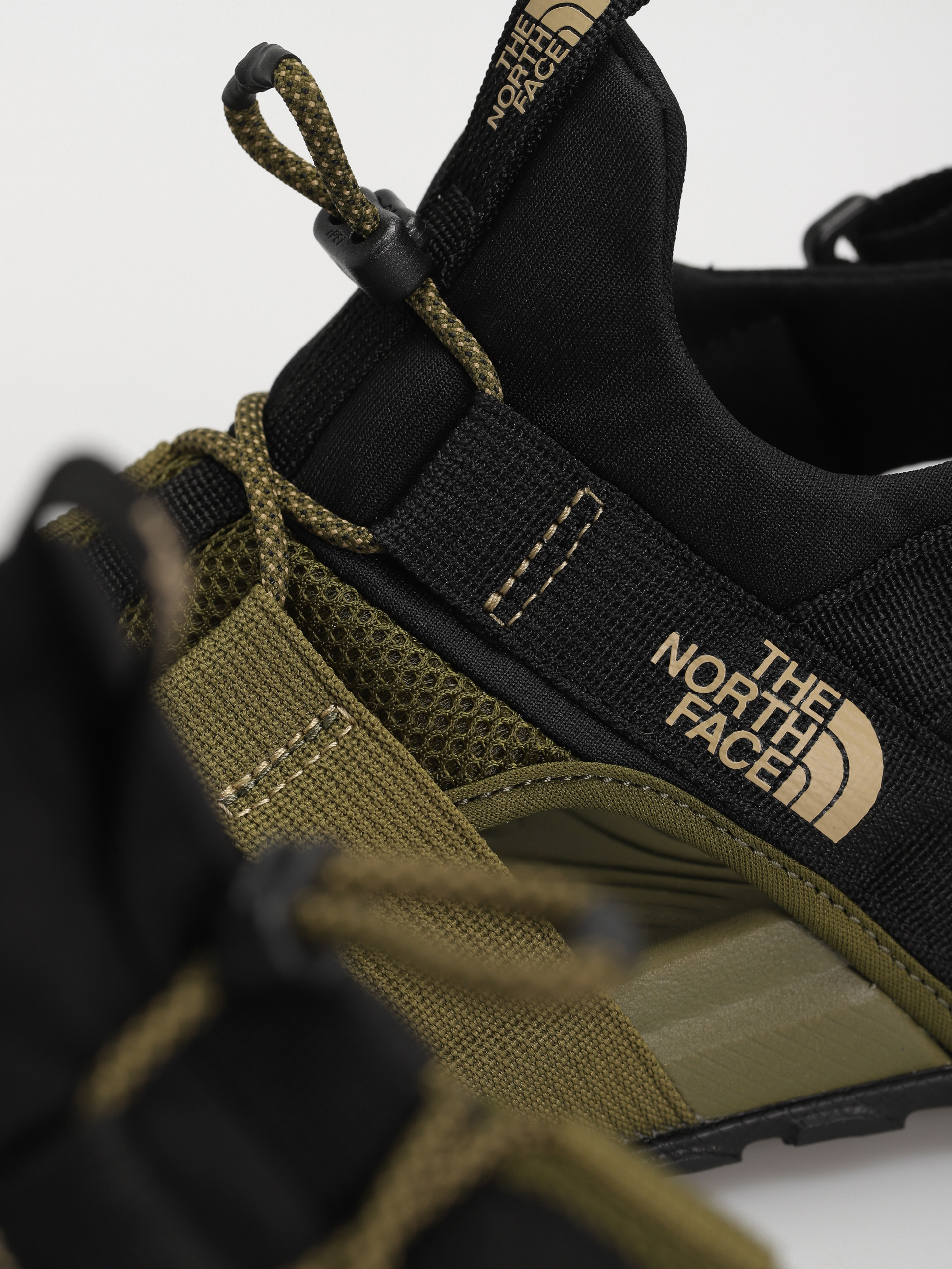 The North Face Explore Camp Shandal Szandálok (forest olive/tnf black)
