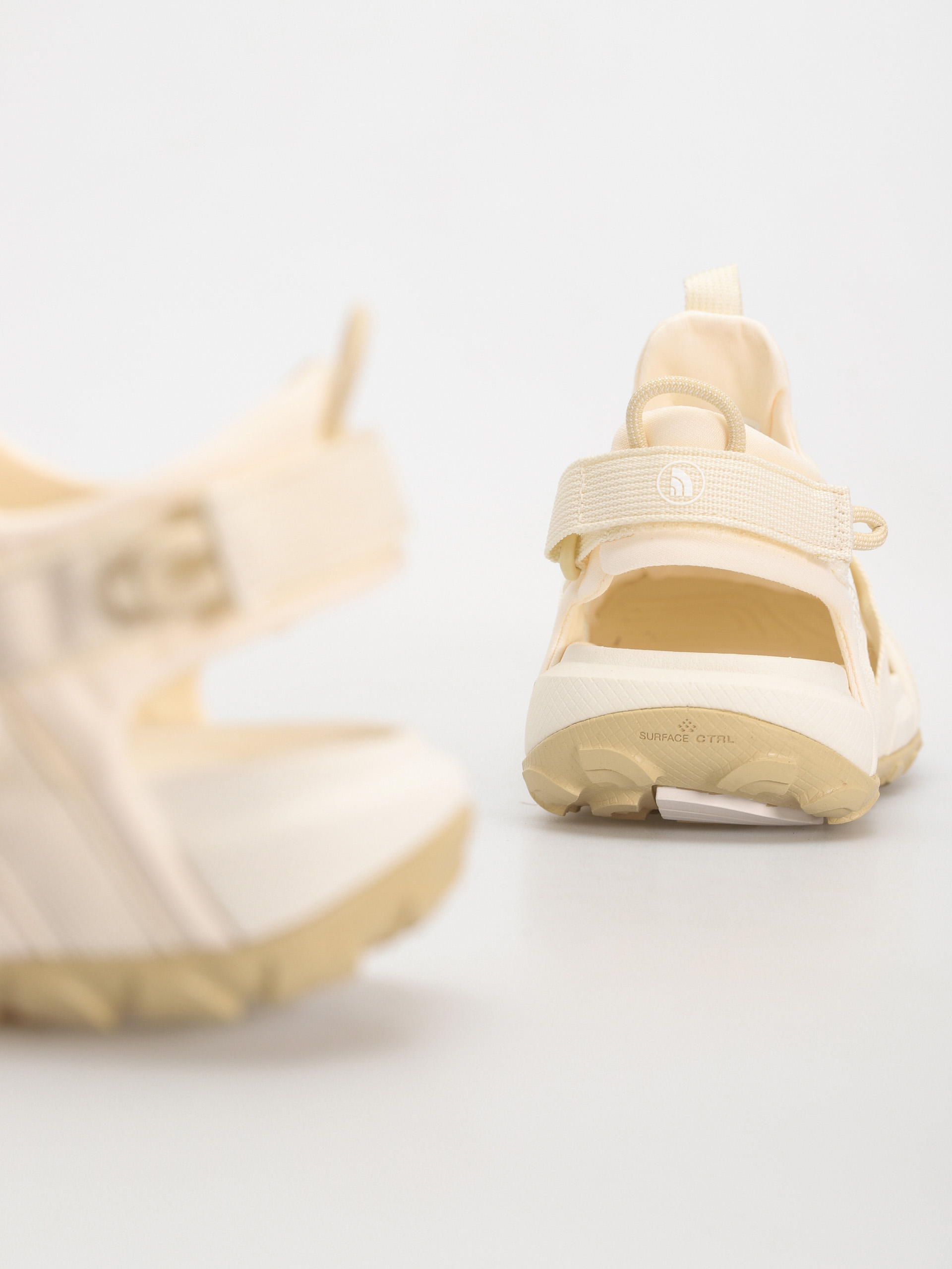 The North Face Explore Camp Shandal Wmn Szandálok (white dune/gravel)